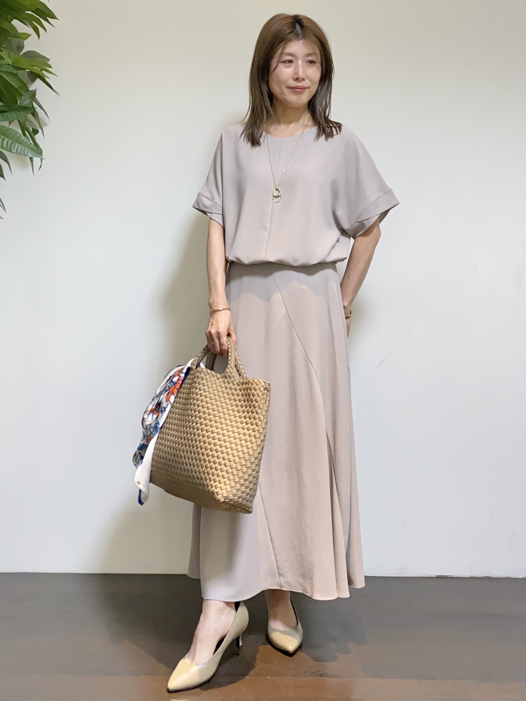 tomoさんの「UNTITLED｜【セットアップ可/UVカット/前後2WAY】リラクシーフレンチスリーブブラウス」を使ったコーディネート