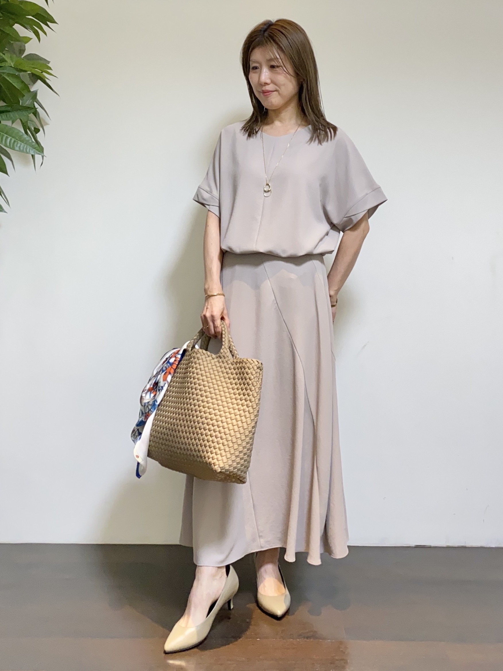 tomoさんの「UNTITLED｜【セットアップ可/UVカット/前後2WAY】リラクシーフレンチスリーブブラウス」を使ったコーディネート