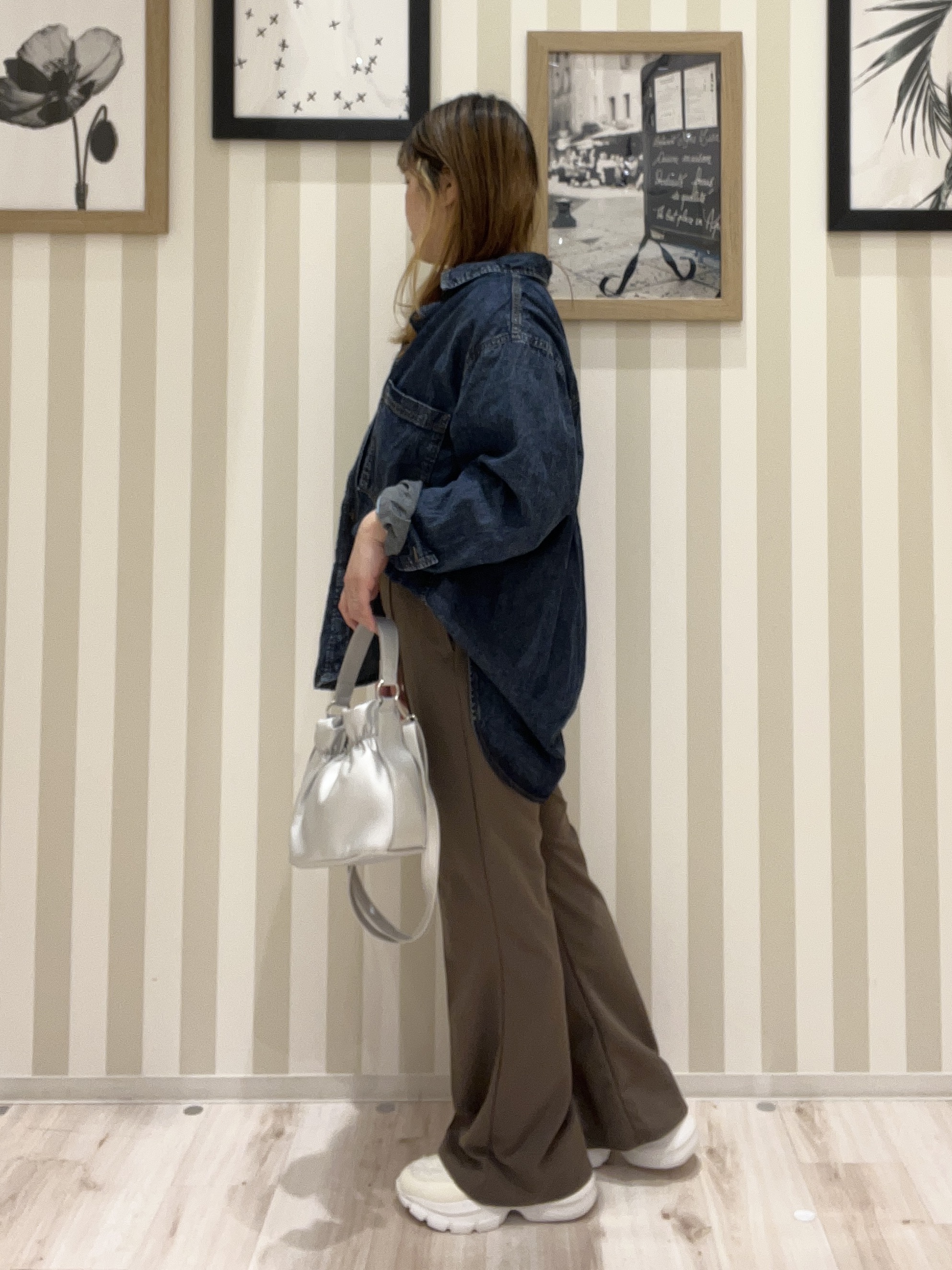 mさんの「SHOO･LA･RUE｜【洗濯機可】美脚見えが叶う のびのびストレッチフレアパンツ」を使ったコーディネート