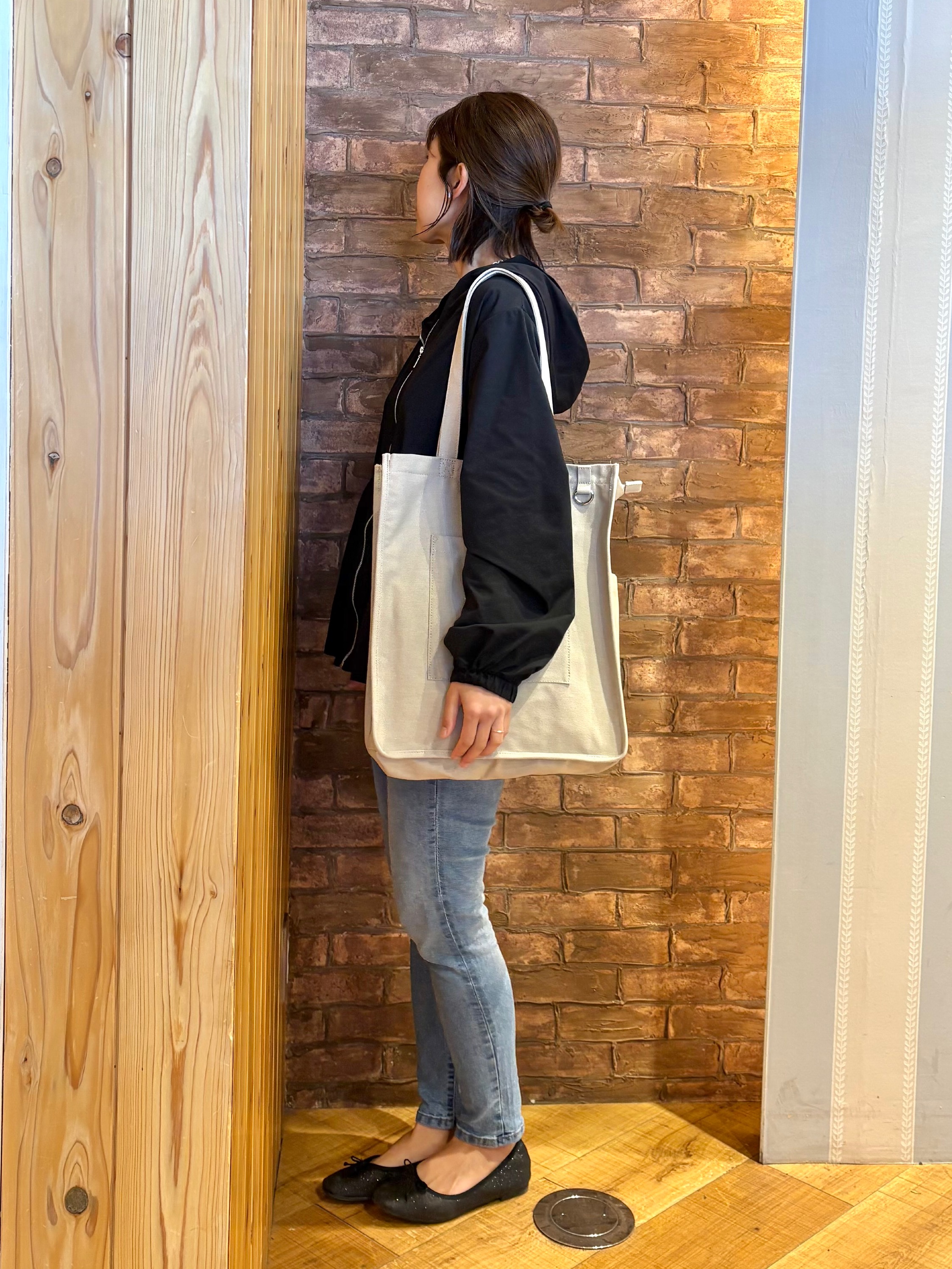 mieさんの「SHOO･LA･RUE｜【S-LL/体型カバー】日焼け対策にも女性らしさを UVカットペプラムパーカ」を使ったコーディネート