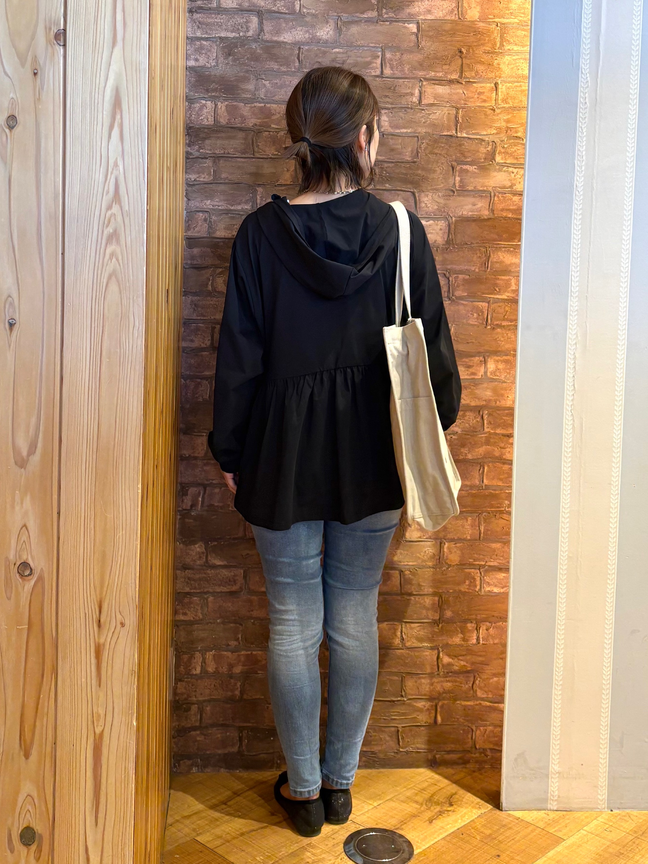 mieさんの「SHOO･LA･RUE｜【S-LL/体型カバー】日焼け対策にも女性らしさを UVカットペプラムパーカ」を使ったコーディネート