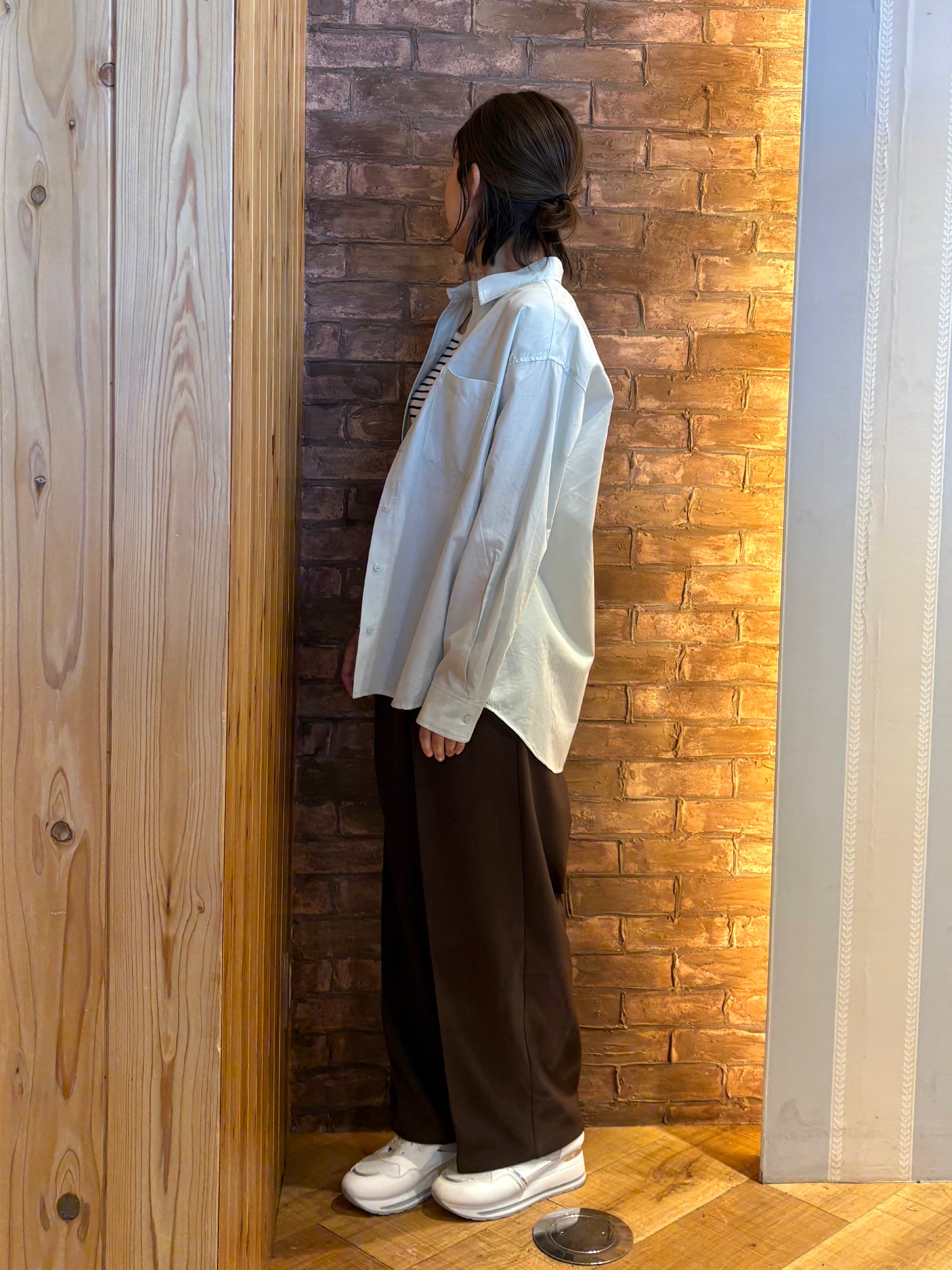 mieさんの「SHOO･LA･RUE｜【選べる色・柄/S-LL】通年使える レギュラーカラーシャツ」を使ったコーディネート