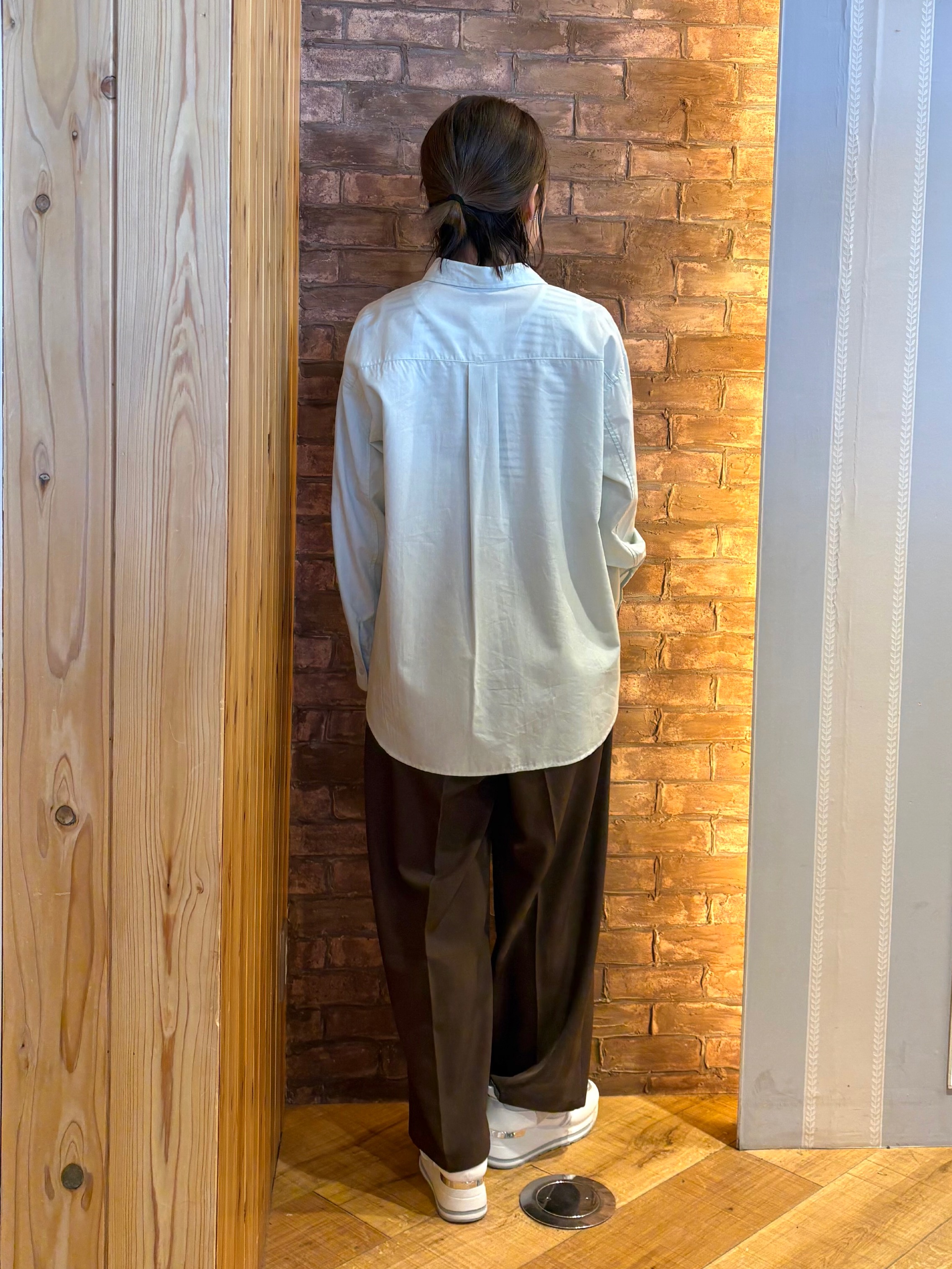 mieさんの「SHOO･LA･RUE｜【選べる色・柄/S-LL】通年使える レギュラーカラーシャツ」を使ったコーディネート