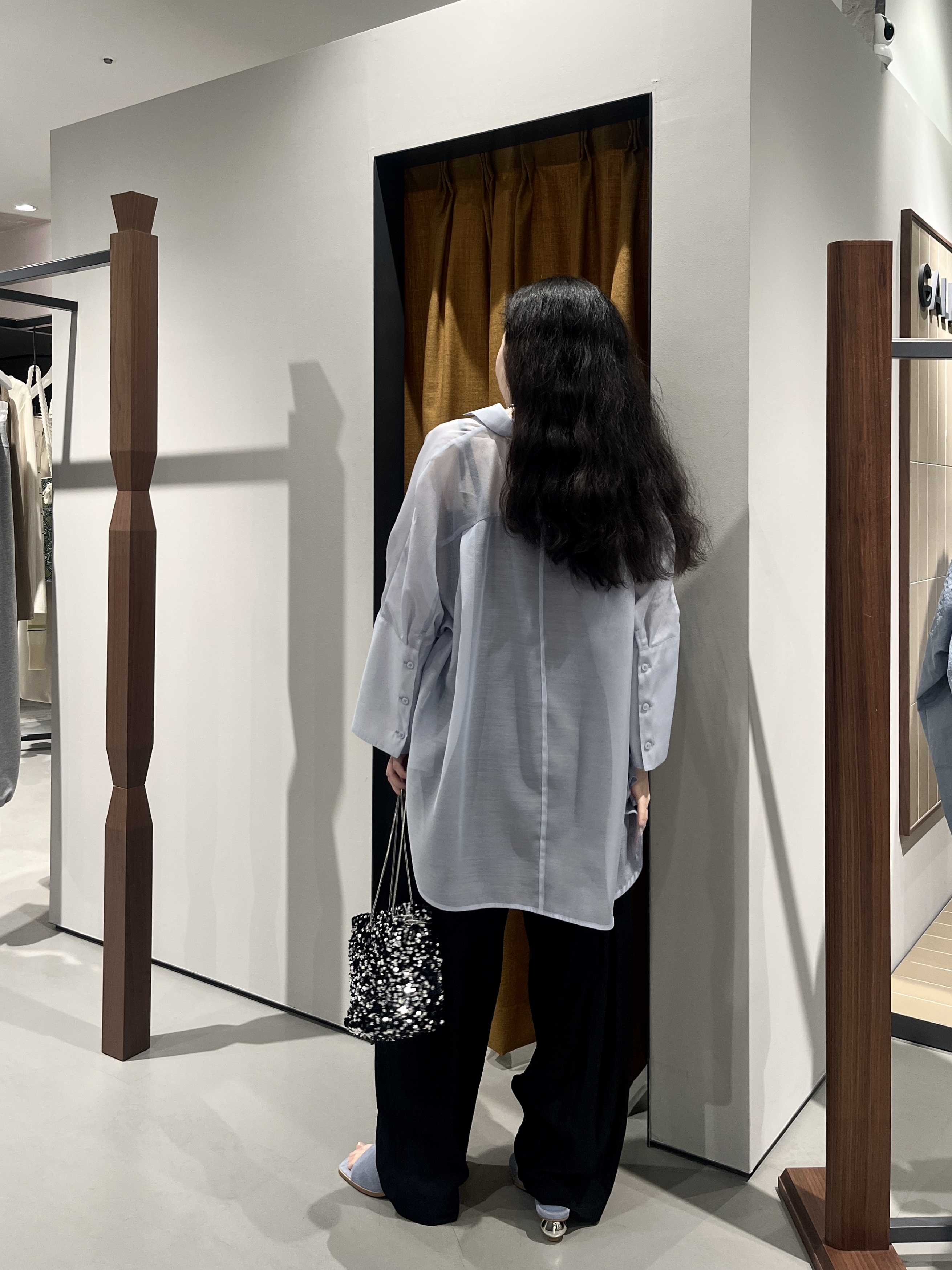 Uminoさんの「INDIVI｜【接触冷感】シアーコクーンブラウス」を使ったコーディネート