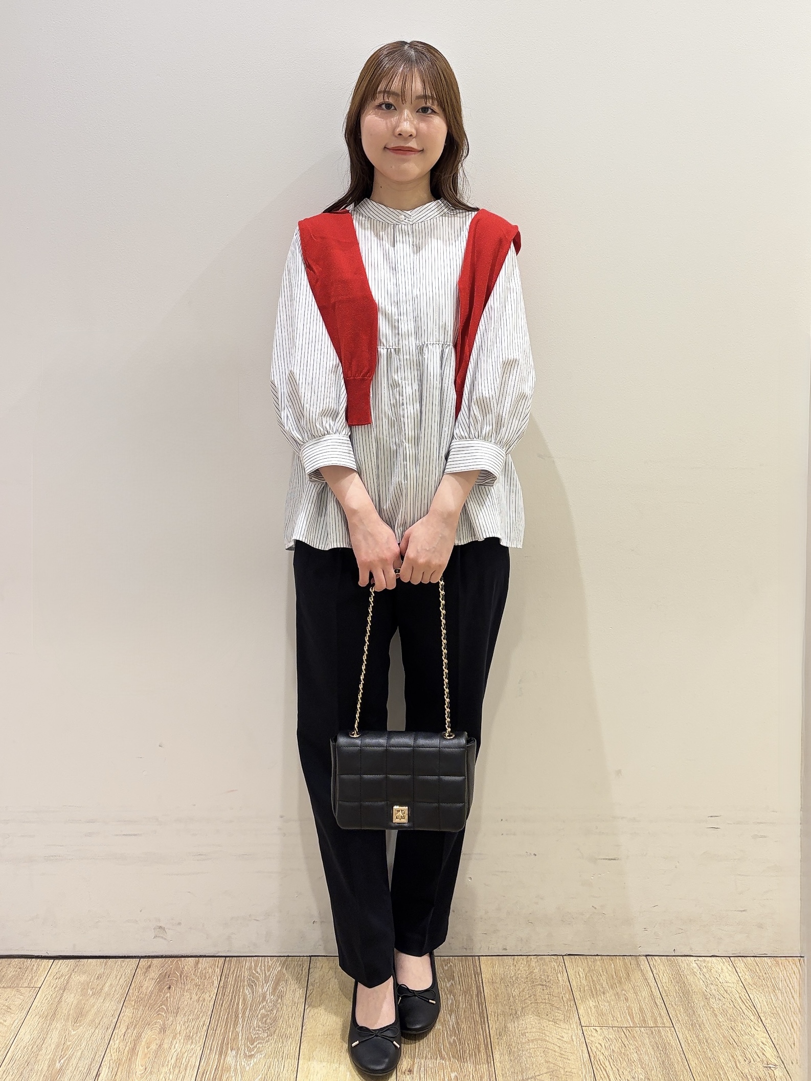 MOMOさんの「index｜【接触冷感】ビジューボタンカーディガン《抗ピリング／洗濯機OK》」を使ったコーディネート
