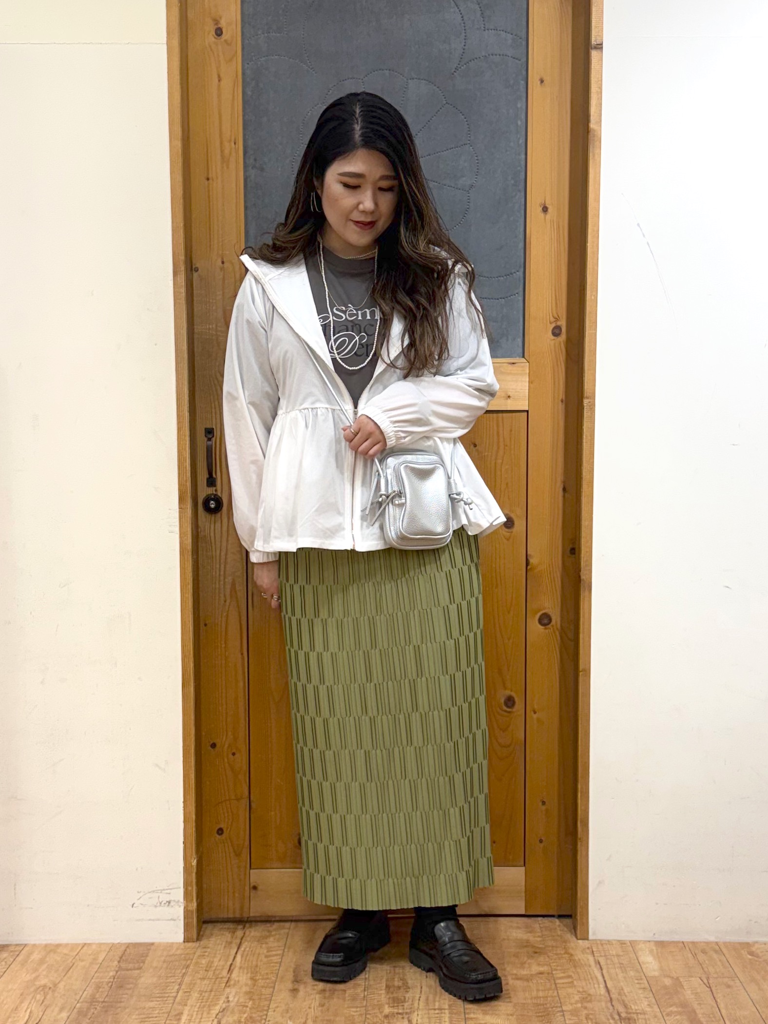 Ayana.さんの「SHOO･LA･RUE｜【S-LL/体型カバー】日焼け対策にも女性らしさを UVカットペプラムパーカ」を使ったコーディネート