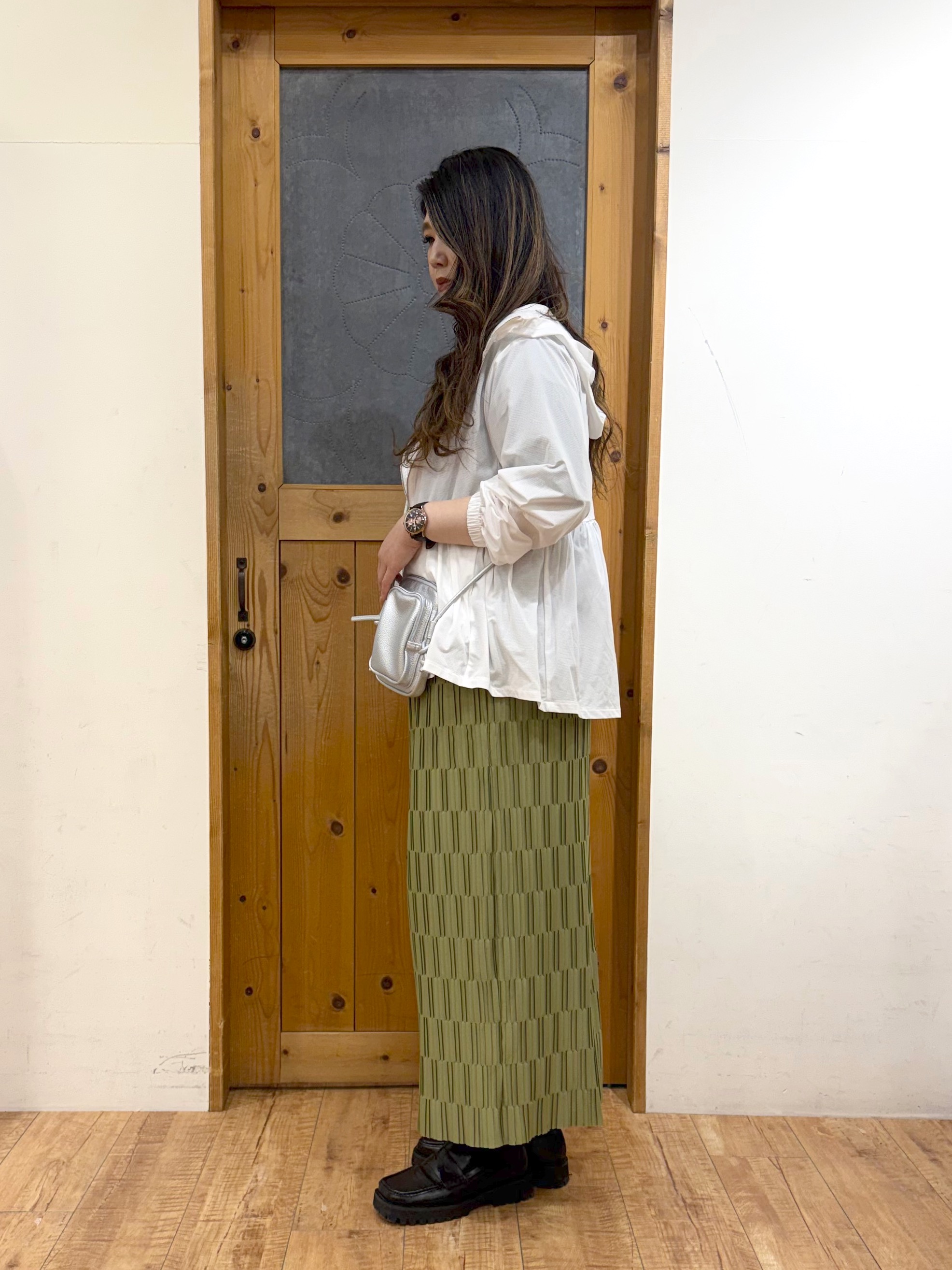 Ayana.さんの「SHOO･LA･RUE｜【S-LL/体型カバー】日焼け対策にも女性らしさを UVカットペプラムパーカ」を使ったコーディネート