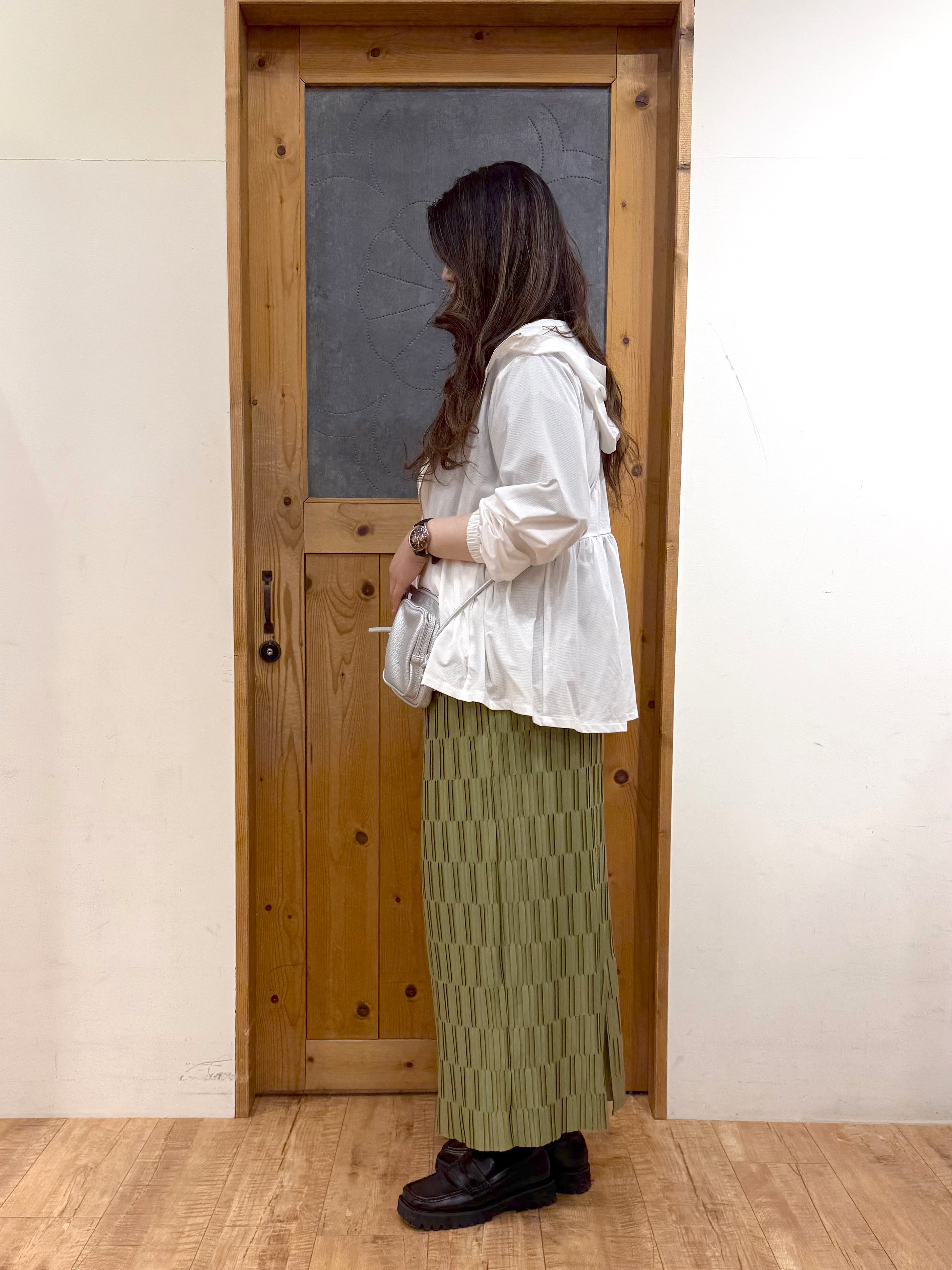 Ayana.さんの「SHOO･LA･RUE｜【S-LL/体型カバー】日焼け対策にも女性らしさを UVカットペプラムパーカ」を使ったコーディネート