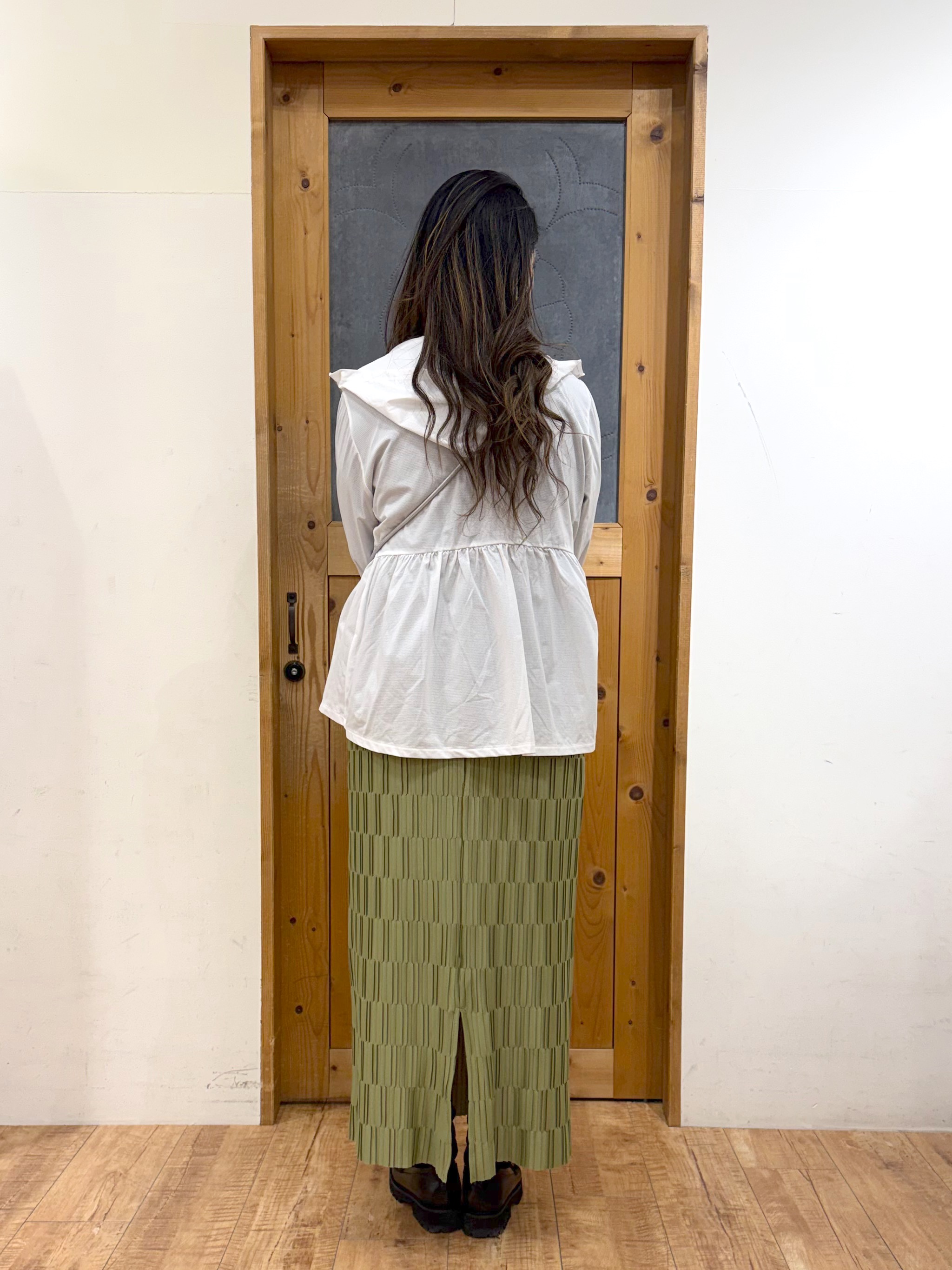 Ayana.さんの「SHOO･LA･RUE｜【S-LL/体型カバー】日焼け対策にも女性らしさを UVカットペプラムパーカ」を使ったコーディネート