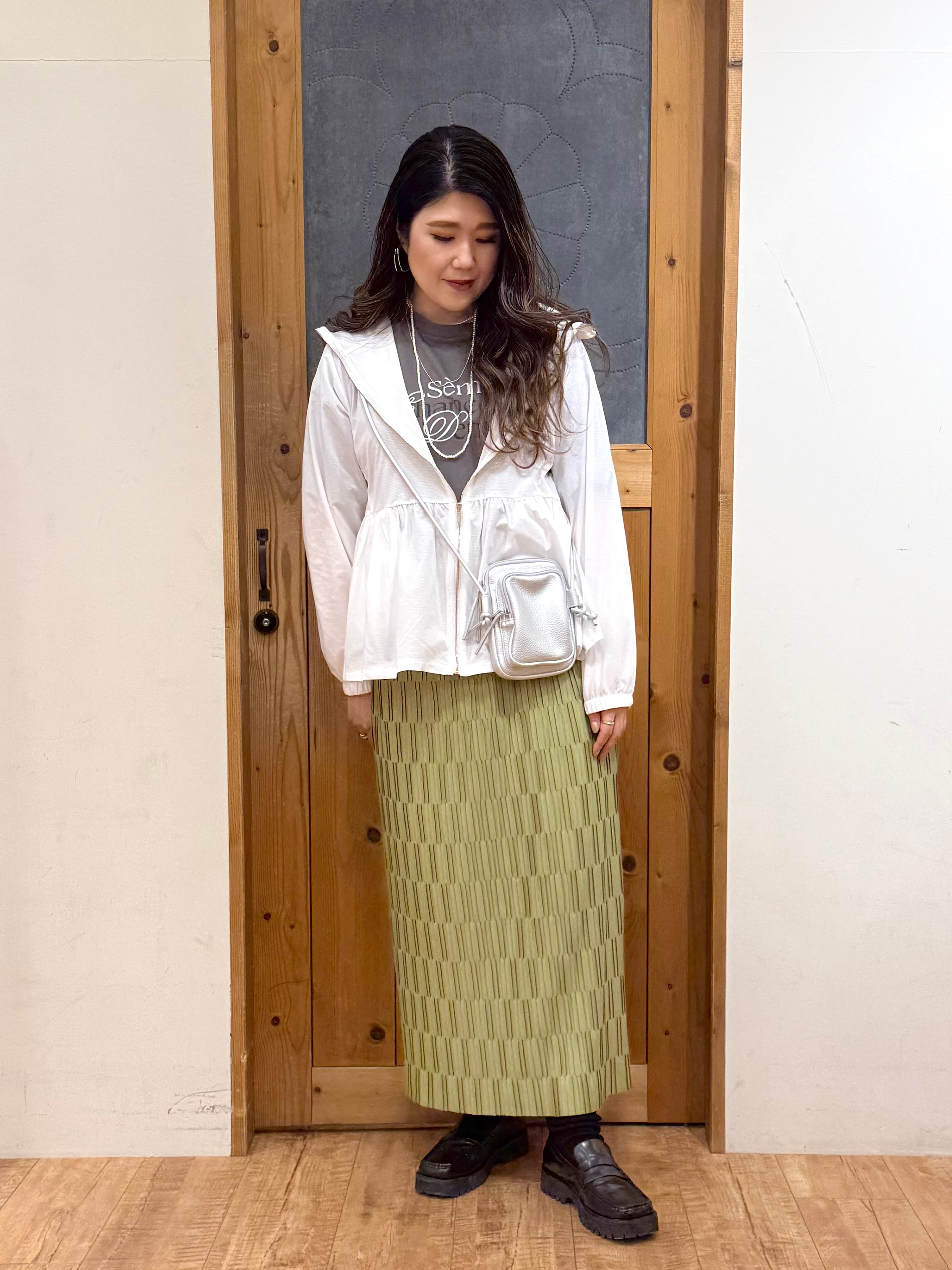 Ayana.さんの「SHOO･LA･RUE｜【S-LL/体型カバー】日焼け対策にも女性らしさを UVカットペプラムパーカ」を使ったコーディネート