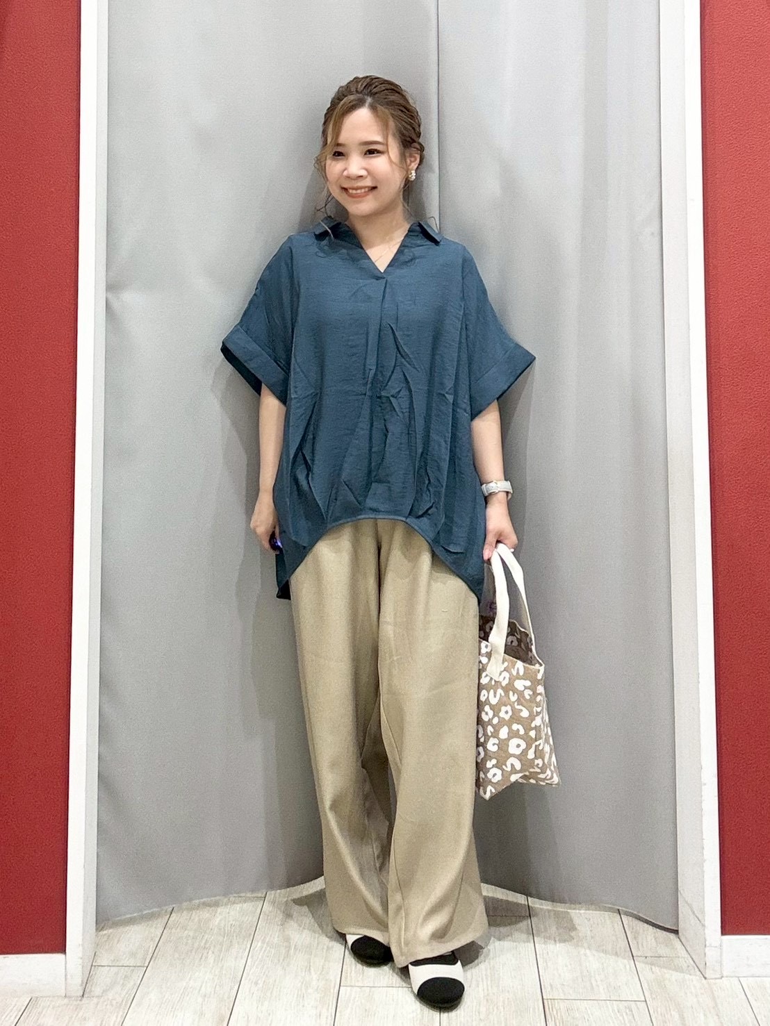 shioさんの「SHOO･LA･RUE｜【洗濯機可/UV】さらっとしたタッチが心地よい ショート丈 Vネックカーディガン」を使ったコーディネート