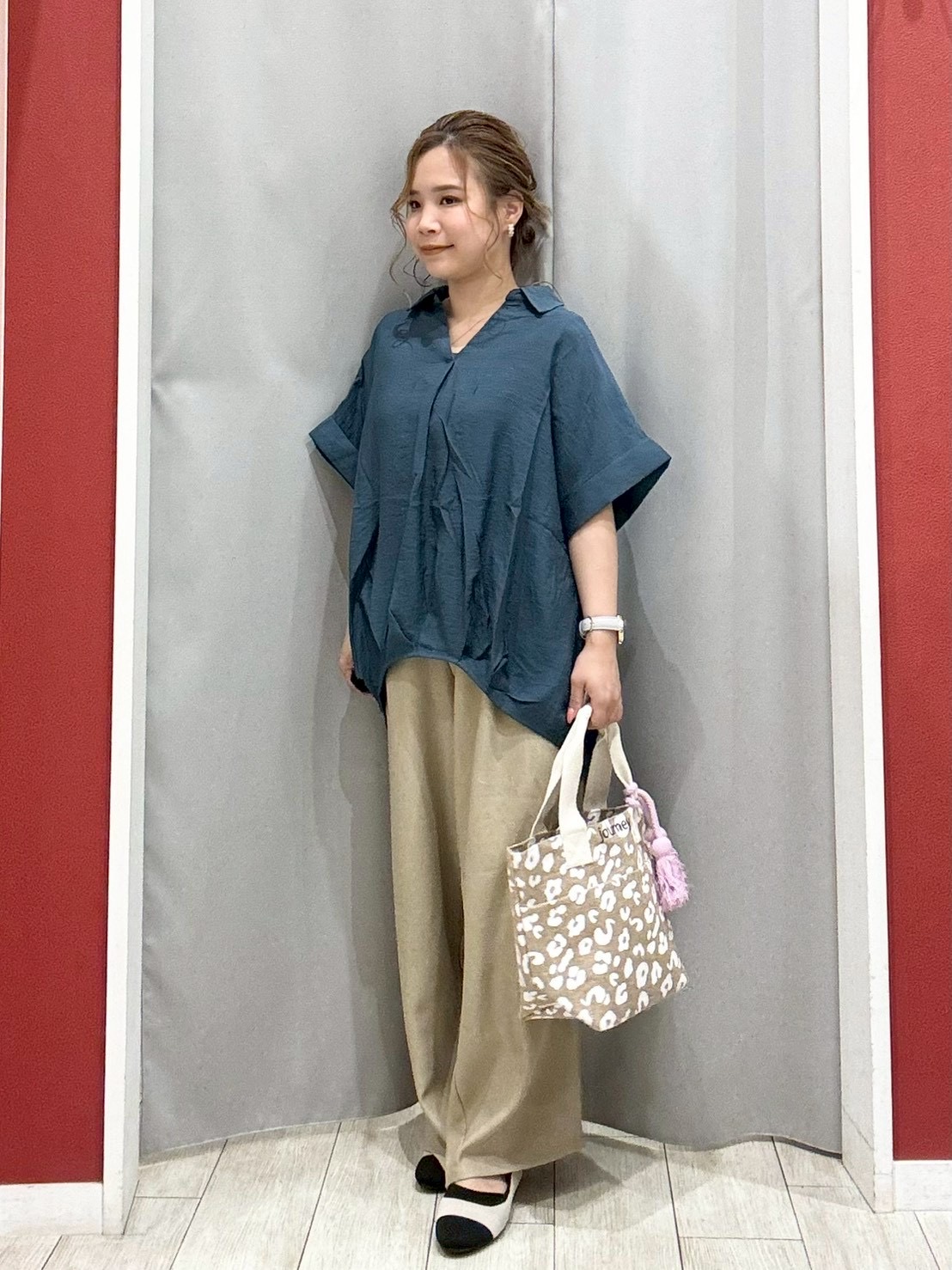 shioさんの「SHOO･LA･RUE｜【洗濯機可/UV】さらっとしたタッチが心地よい ショート丈 Vネックカーディガン」を使ったコーディネート