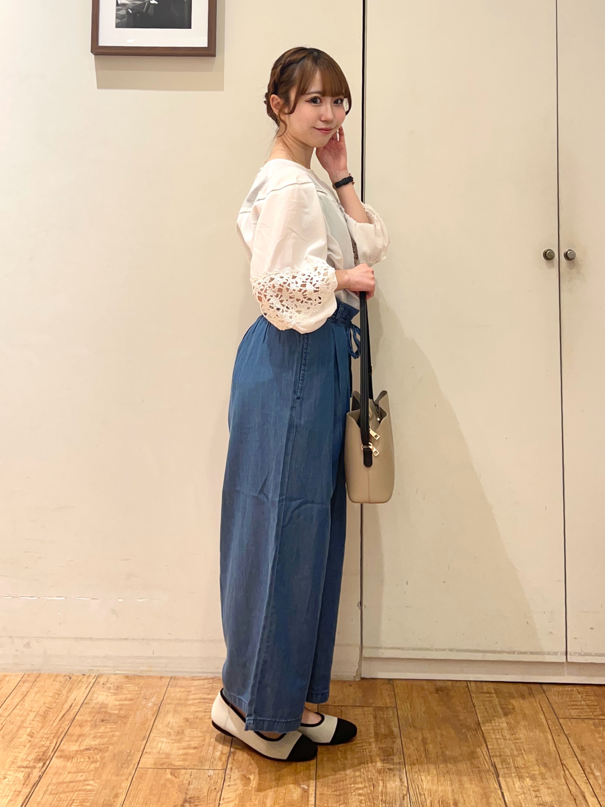 AIRIさんの「SHOO･LA･RUE｜【前後2WAY/洗濯機可/S-LL】スクエアネックで小顔効果 ランダムテレコタンクトップ」を使ったコーディネート