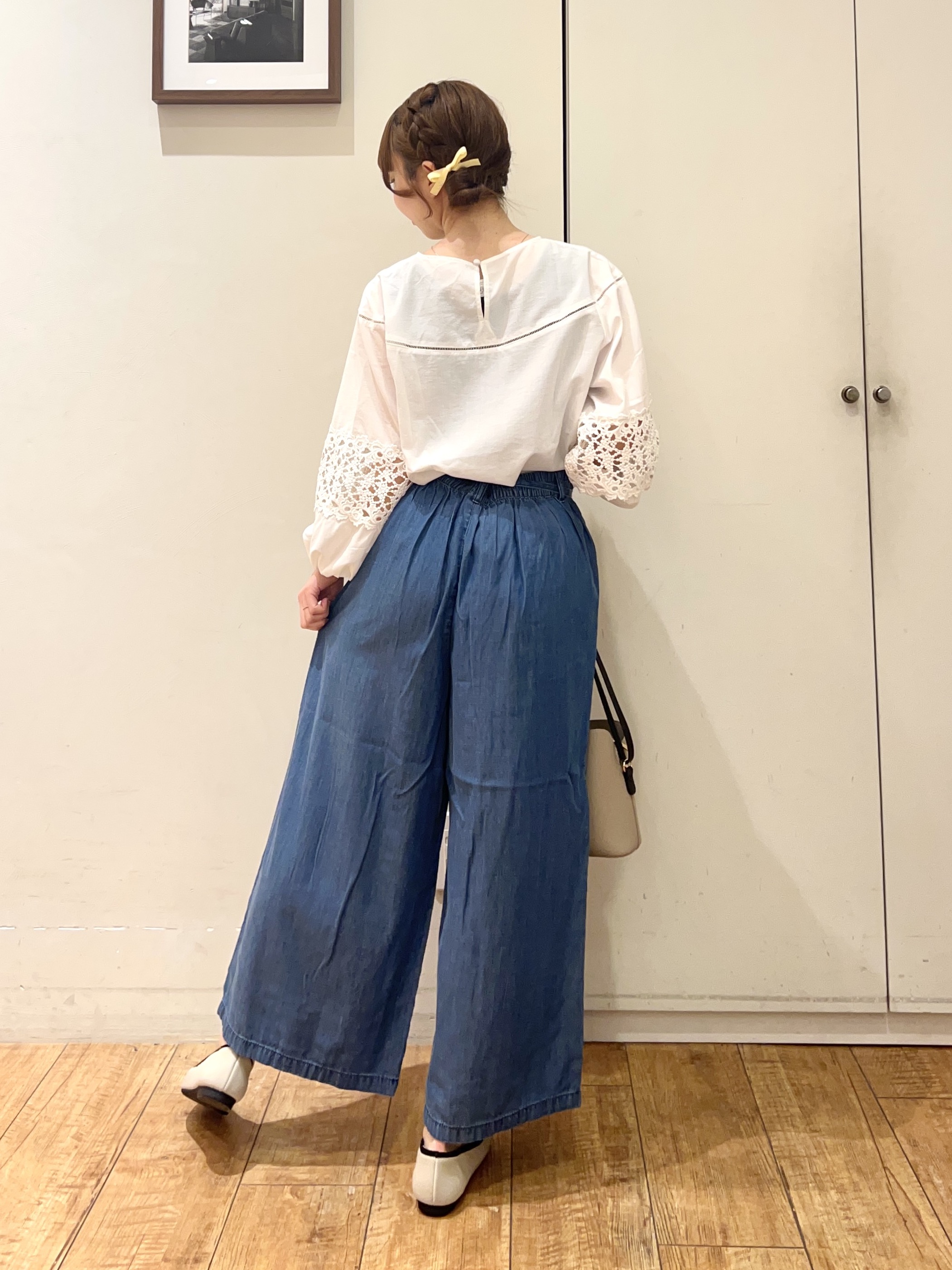 AIRIさんの「SHOO･LA･RUE｜【前後2WAY/洗濯機可/S-LL】スクエアネックで小顔効果 ランダムテレコタンクトップ」を使ったコーディネート
