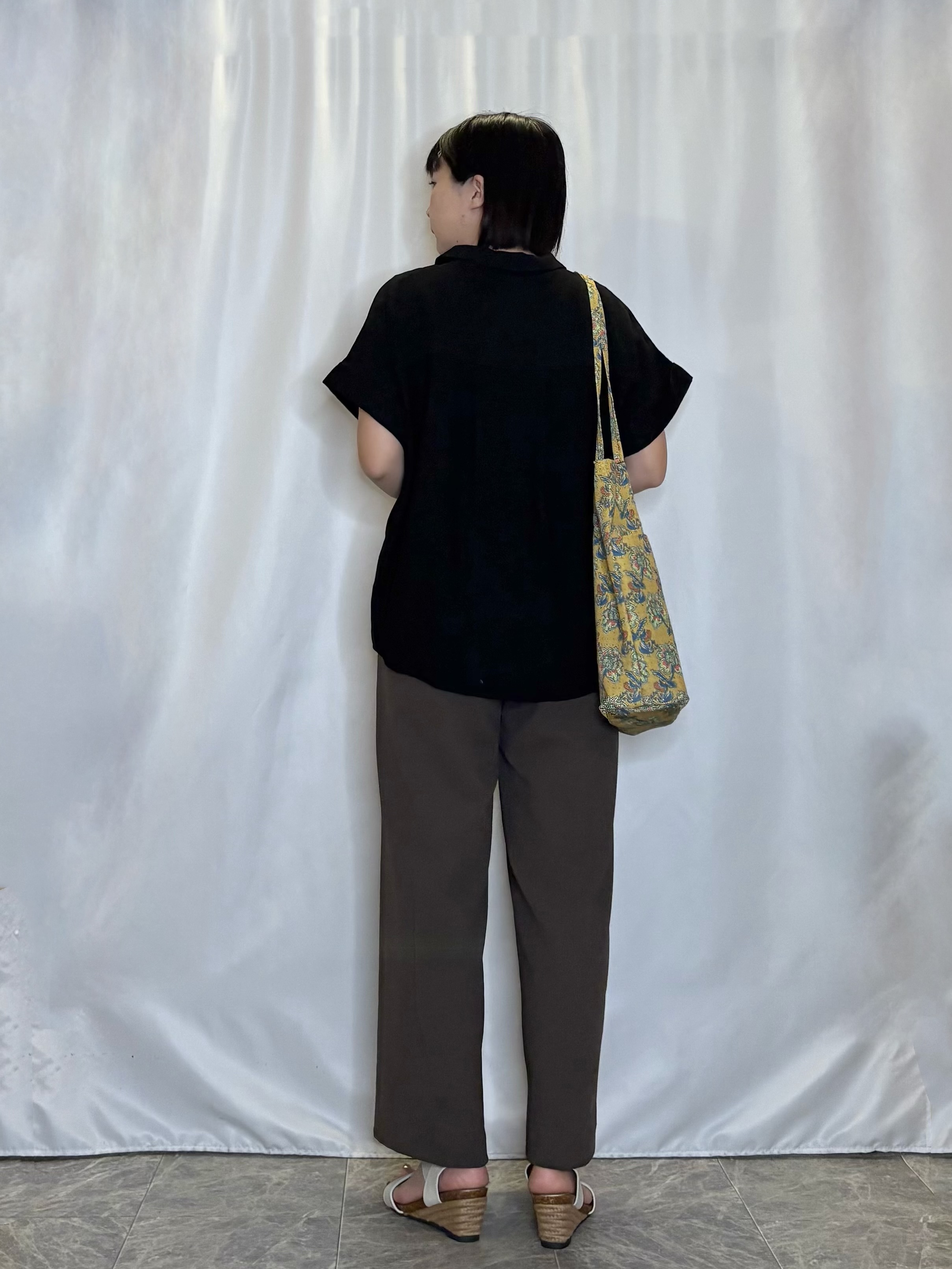ネリさんの「SHOO･LA･RUE｜【S-LL/洗濯機可】インせず着られる 裾タック スキッパーシャツ」を使ったコーディネート