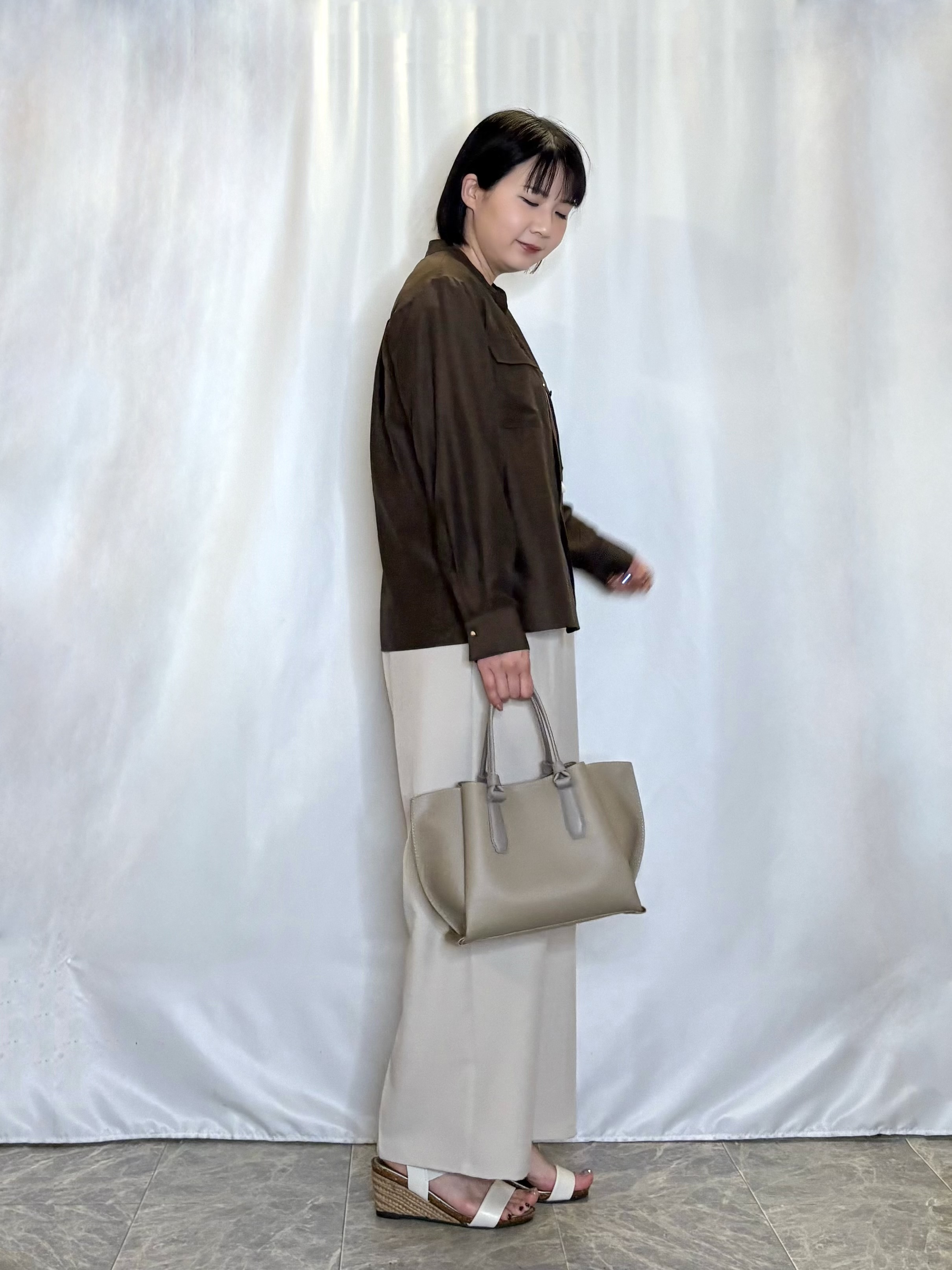 ネリさんの「SHOO･LA･RUE｜【ひんやり/UV/S-LL】お袖ふんわり二の腕カバー ぷっくりラメプリントTシャツ」を使ったコーディネート