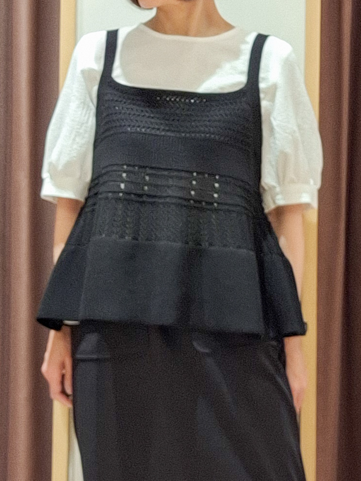 ウタさんの「grove｜【2点SET】着るだけで完成、透かし編みニットビスチェ&times;ブラウス」を使ったコーディネート