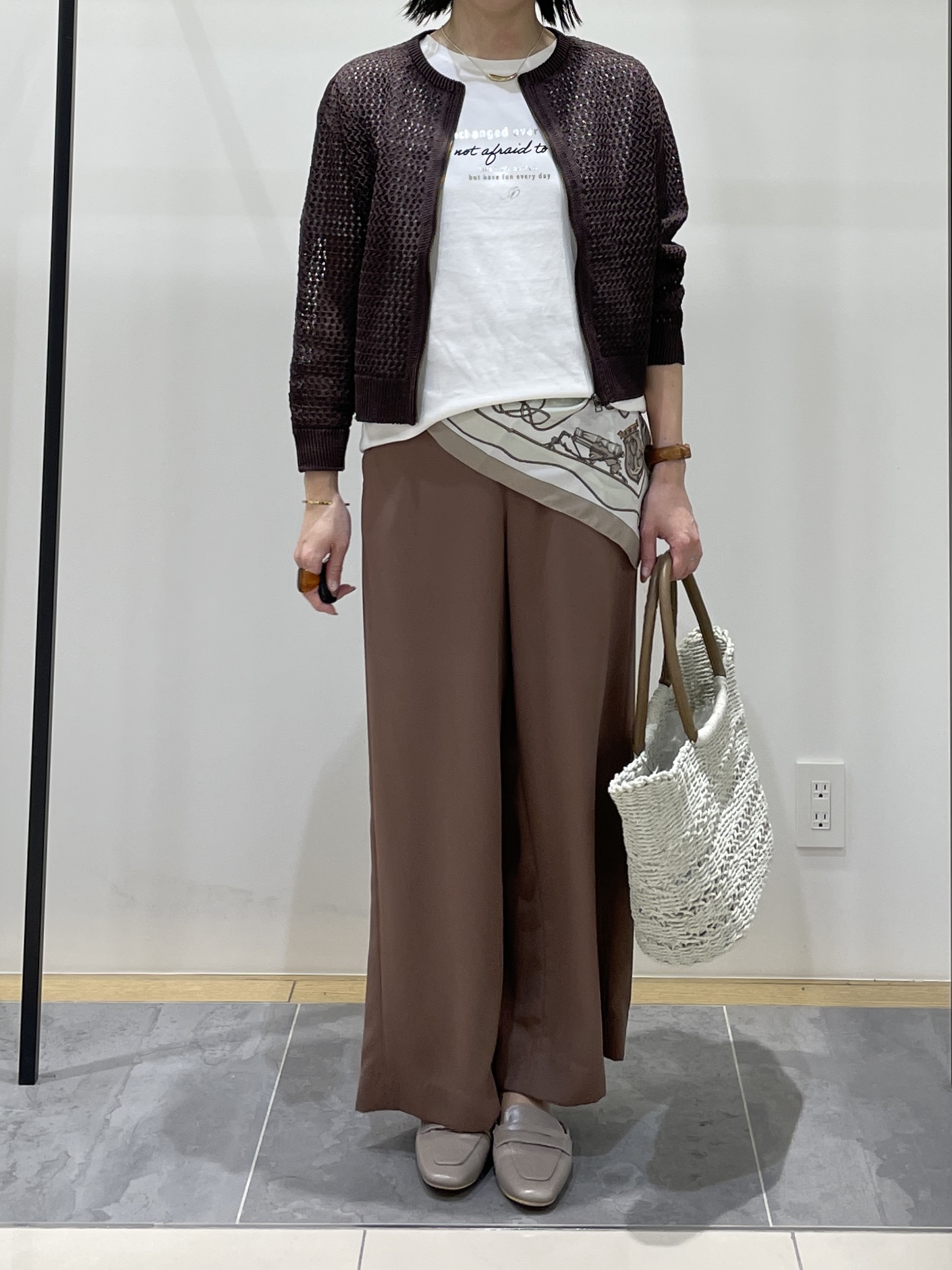 shihoさんの「INDIVI｜【UVケア／選べるグラフィック】スムースジャージTシャツ」を使ったコーディネート