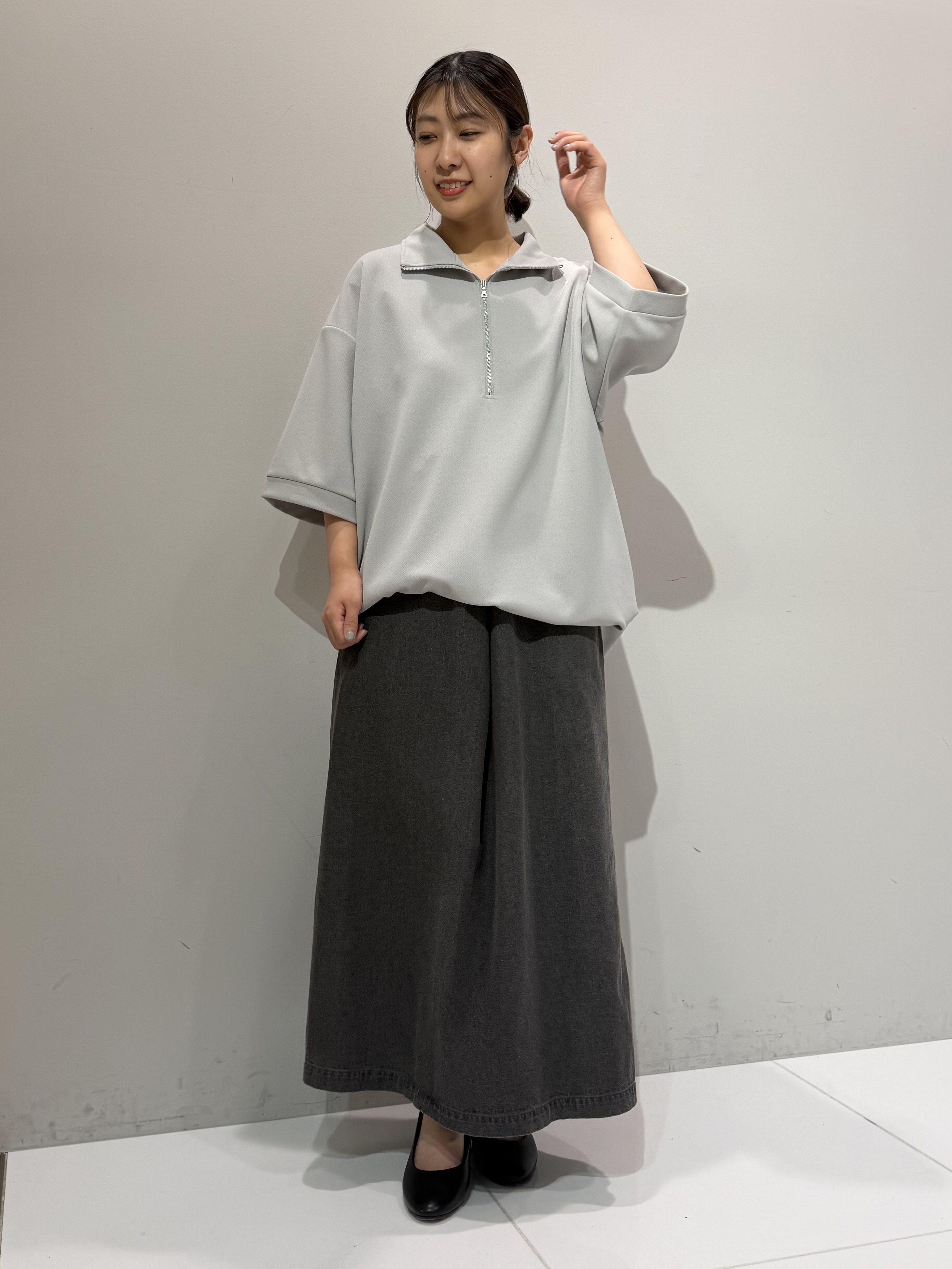 abeさんの「tk.TAKEO KIKUCHI｜【コレ1枚できまる！】ジョーゼットスタンドハーフジップカットソー/ハーフジップ/大人/夏/夏服/シン」を使ったコーディネート