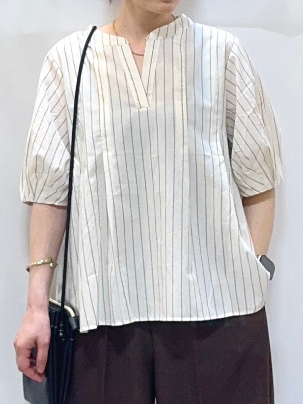 𝐇𝐢𝐫𝐨𝐦𝐢さんの「SHOO･LA･RUE｜【高レビュー/洗濯後しわになりにくい/インせず着られる】自然に体型カバー 麻調ペプラムブラウス」を使ったコーディネート