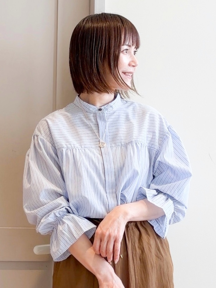yamakoさんの「grove｜【イージーケア】麻混スタンドギャザーシャツ」を使ったコーディネート