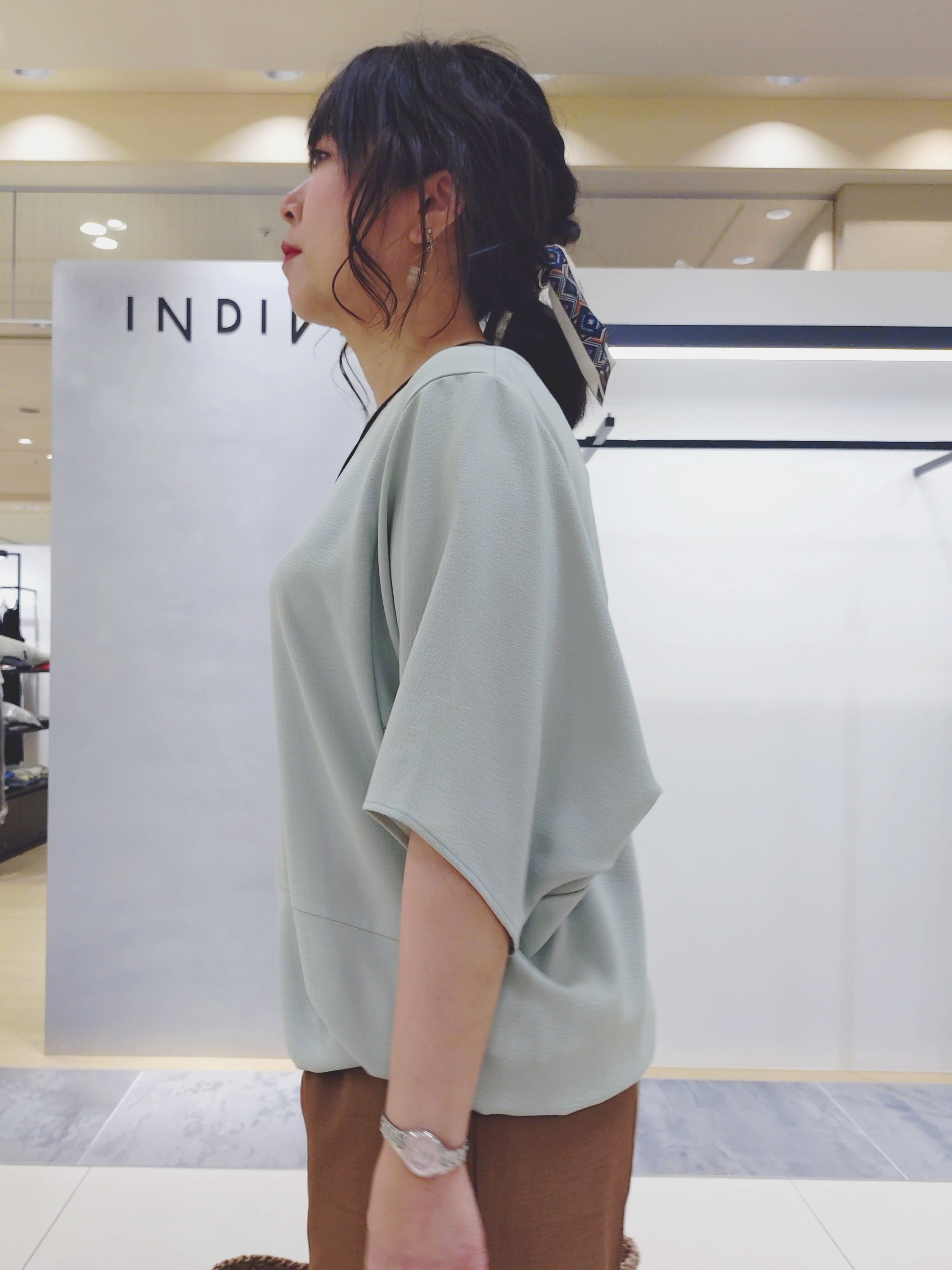 TOMOMIさんの「INDIVI｜【洗える／メッシュ素材／SETUP可能】ワイドパンツ」を使ったコーディネート