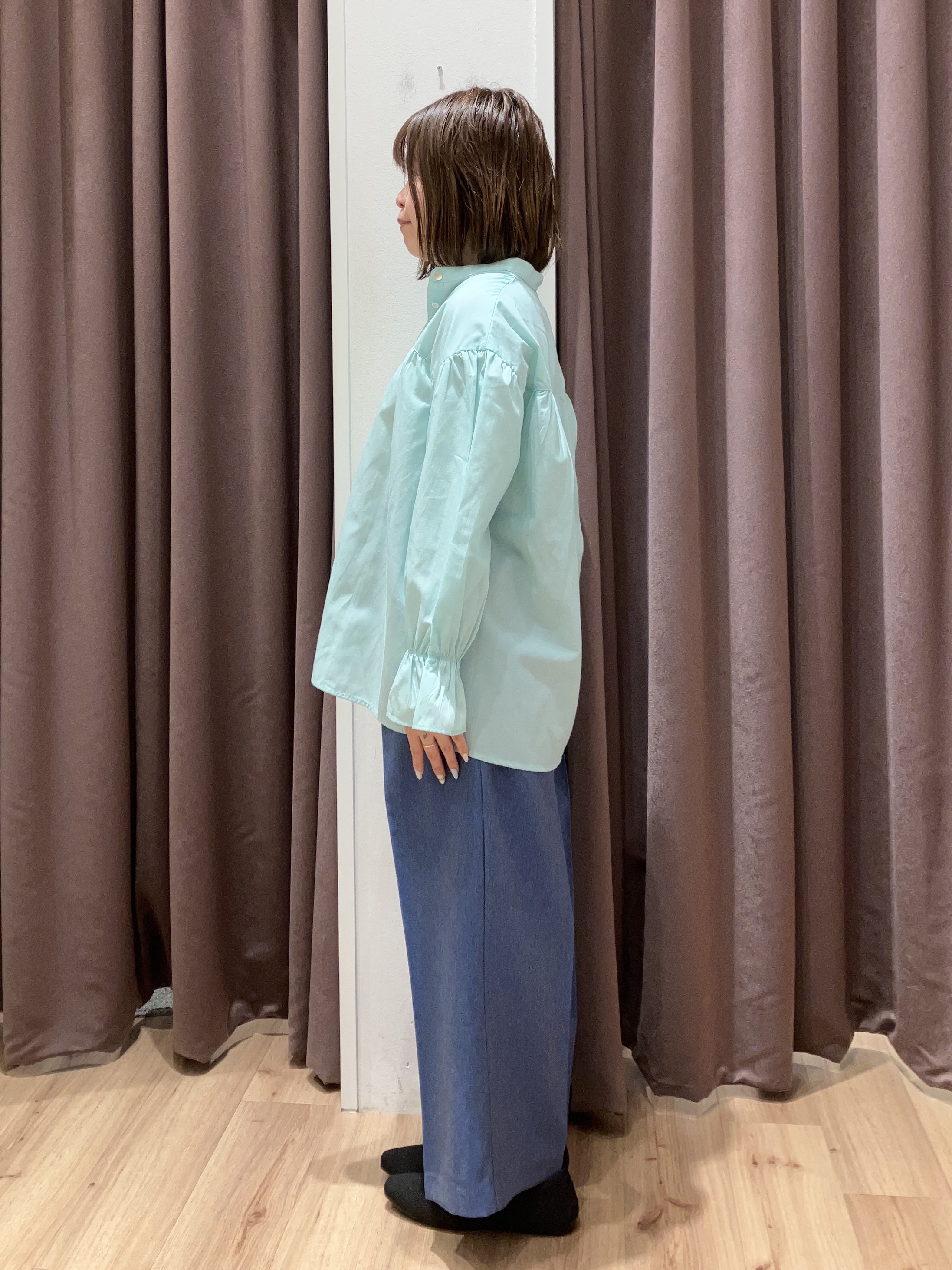 みちゃさんの「grove｜【イージーケア】麻混スタンドギャザーシャツ」を使ったコーディネート