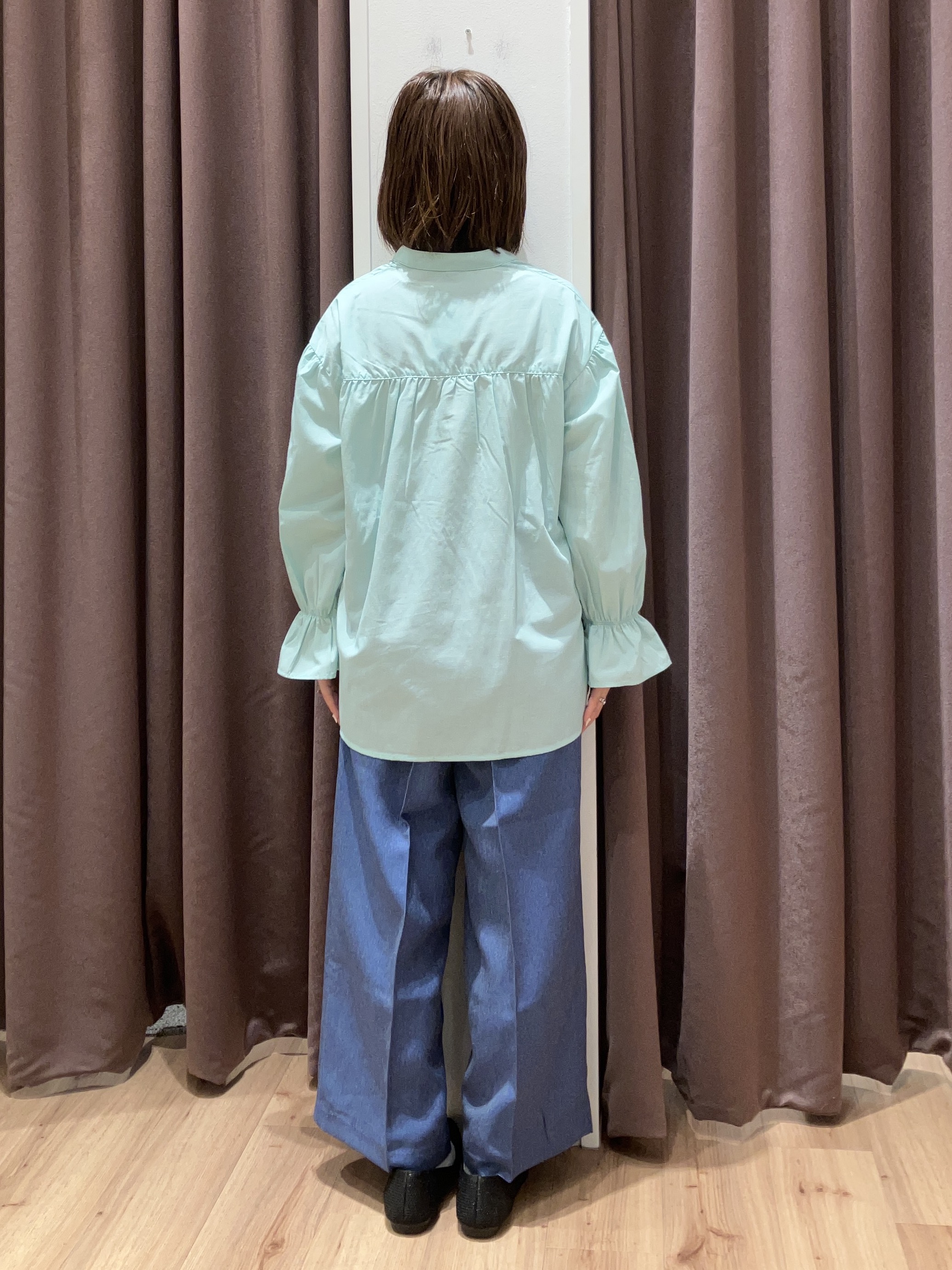 みちゃさんの「grove｜【イージーケア】麻混スタンドギャザーシャツ」を使ったコーディネート