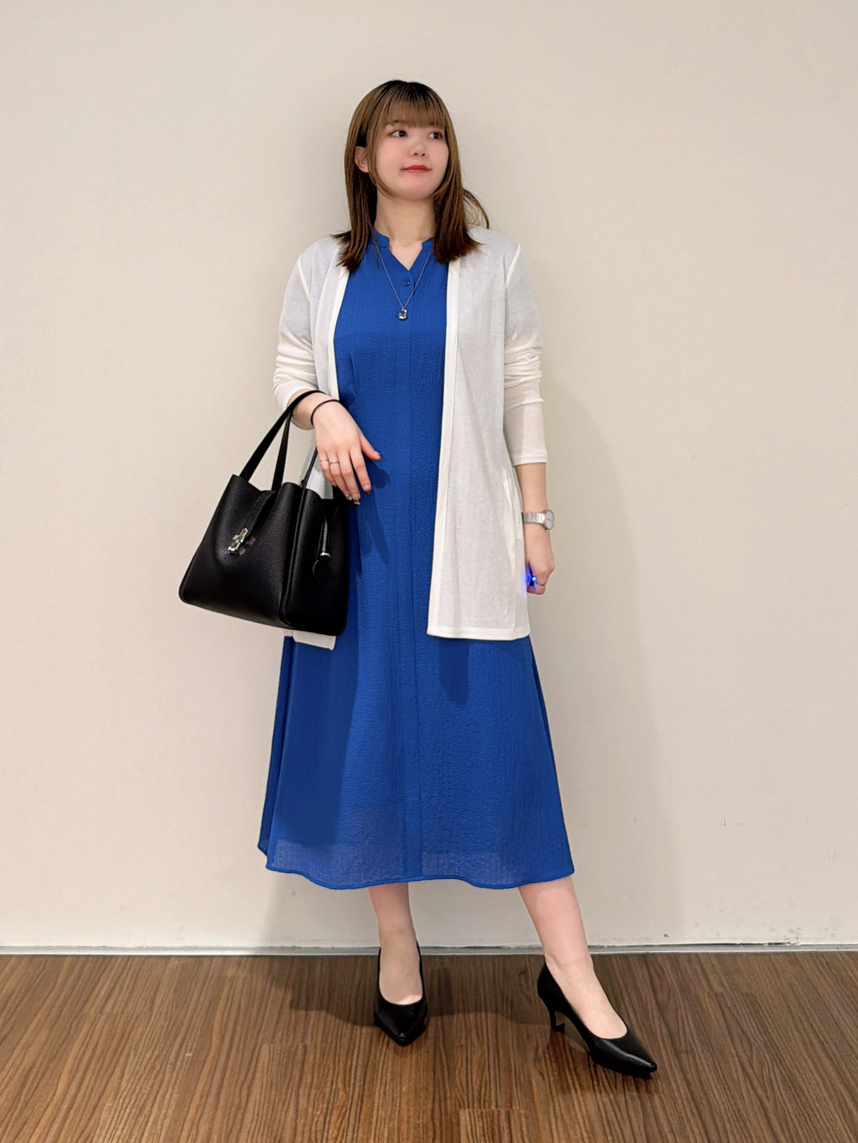 emikaさんの「INDIVI｜【UVケア】着流しミドル丈カーディガンジャージ」を使ったコーディネート