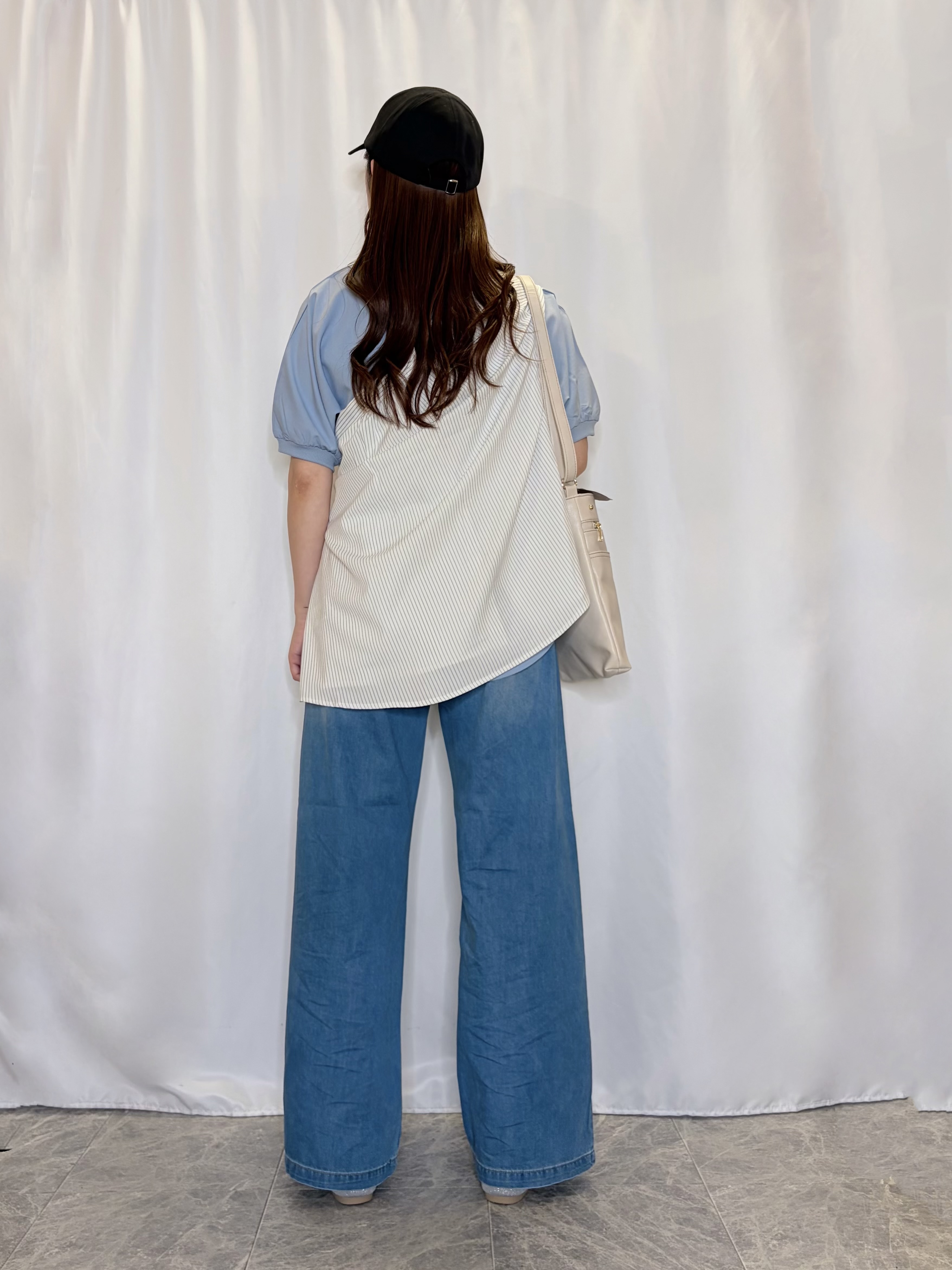 おうめさんの「SHOO･LA･RUE｜【UV/吸水速乾/洗濯後しわになりにくい】ラッシュガードにもなる ストライプシャツ」を使ったコーディネート