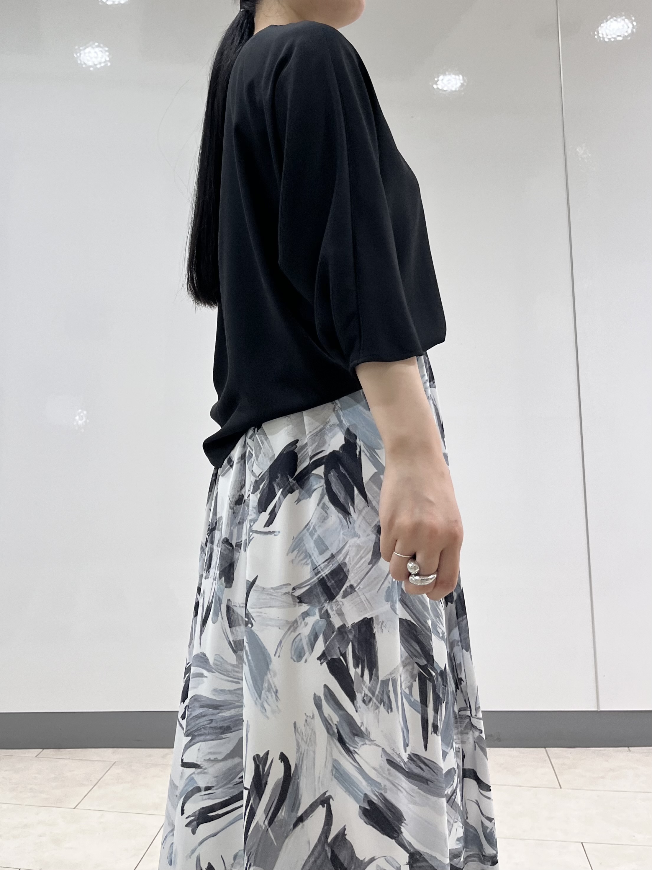 hasuさんの「INDIVI｜【接触冷感／透湿／着る日傘】ドルマントップス」を使ったコーディネート