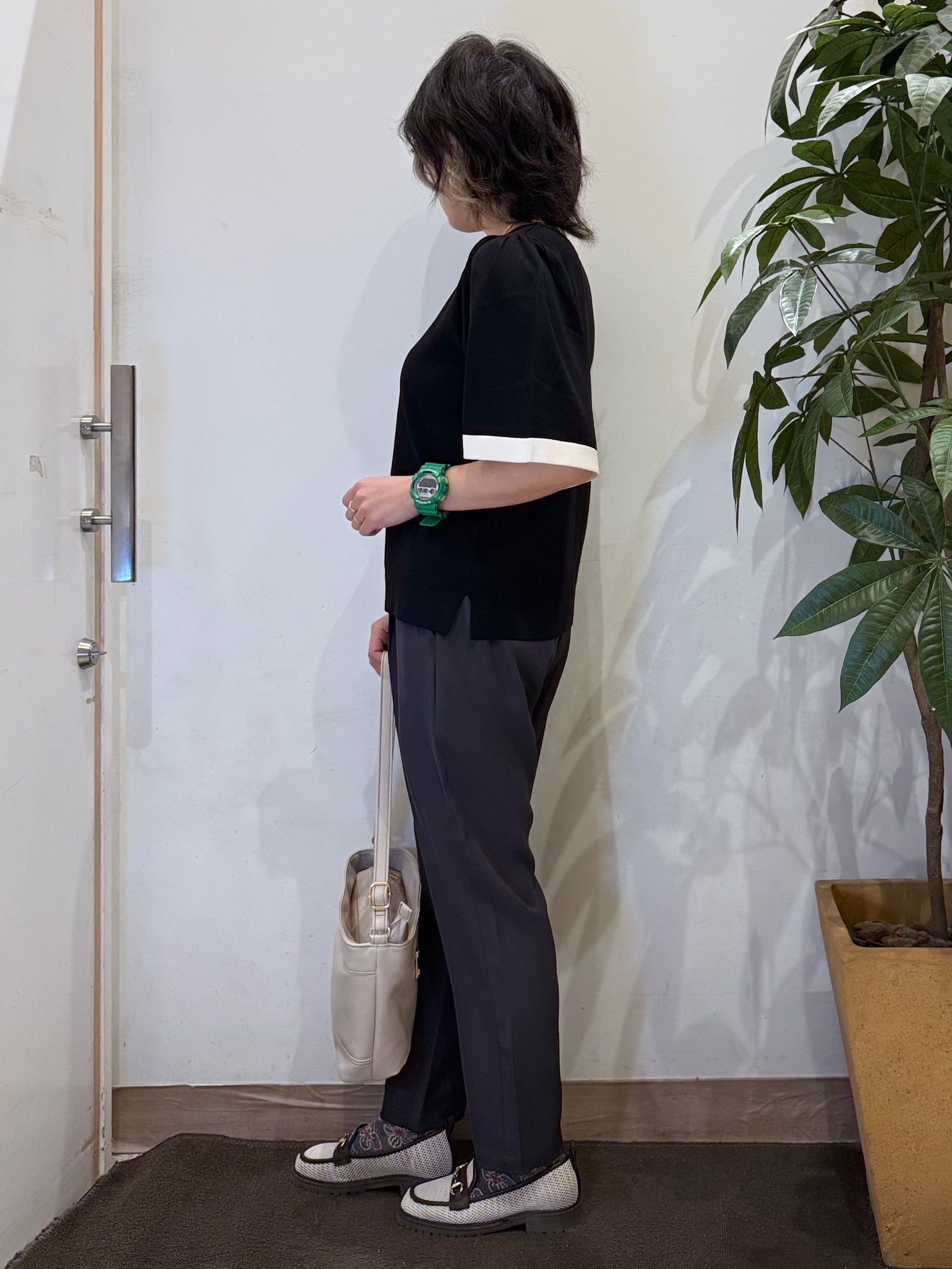 misakiさんの「SHOO･LA･RUE｜【ひんやり/UV/SS-3L/セットアップ可】さらさらぷるん イージーテーパードパンツ」を使ったコーディネート