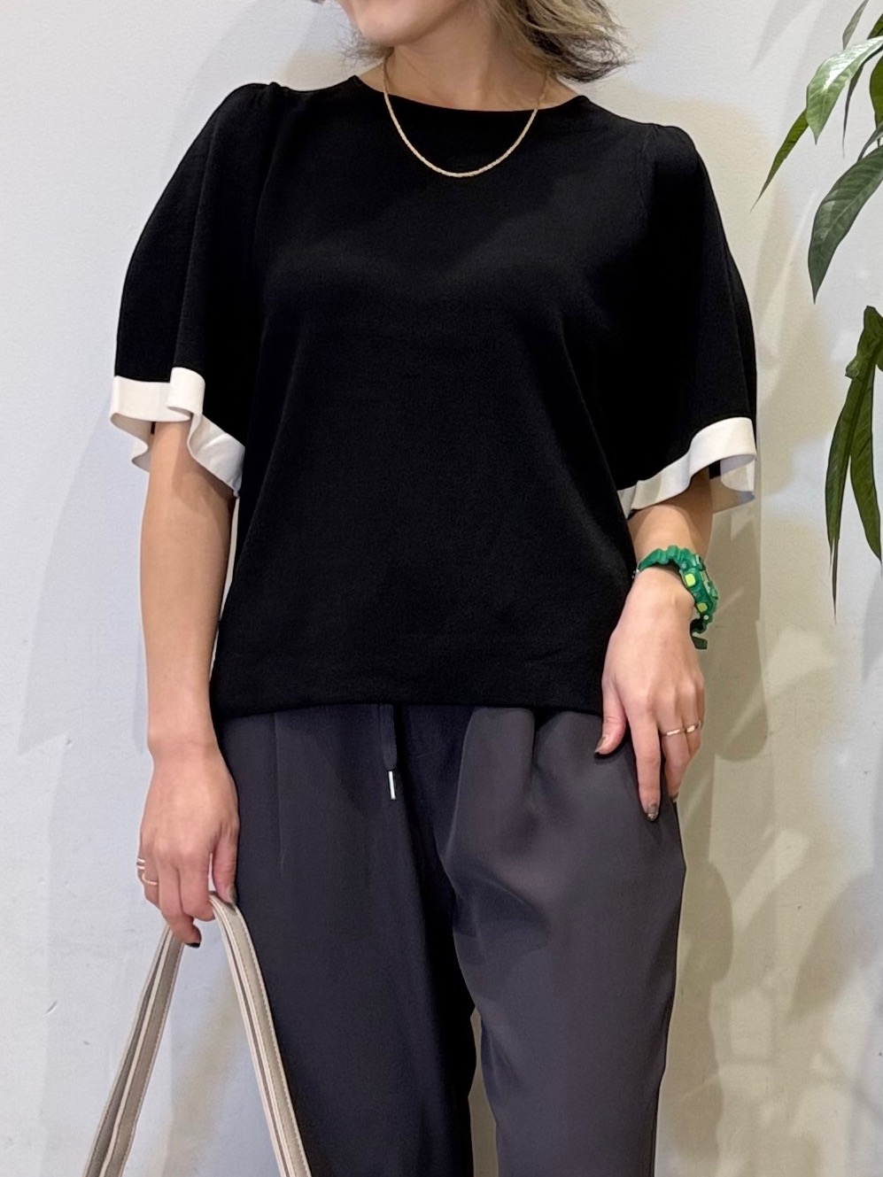 misakiさんの「SHOO･LA･RUE｜【ひんやり/UV/SS-3L/セットアップ可】さらさらぷるん イージーテーパードパンツ」を使ったコーディネート