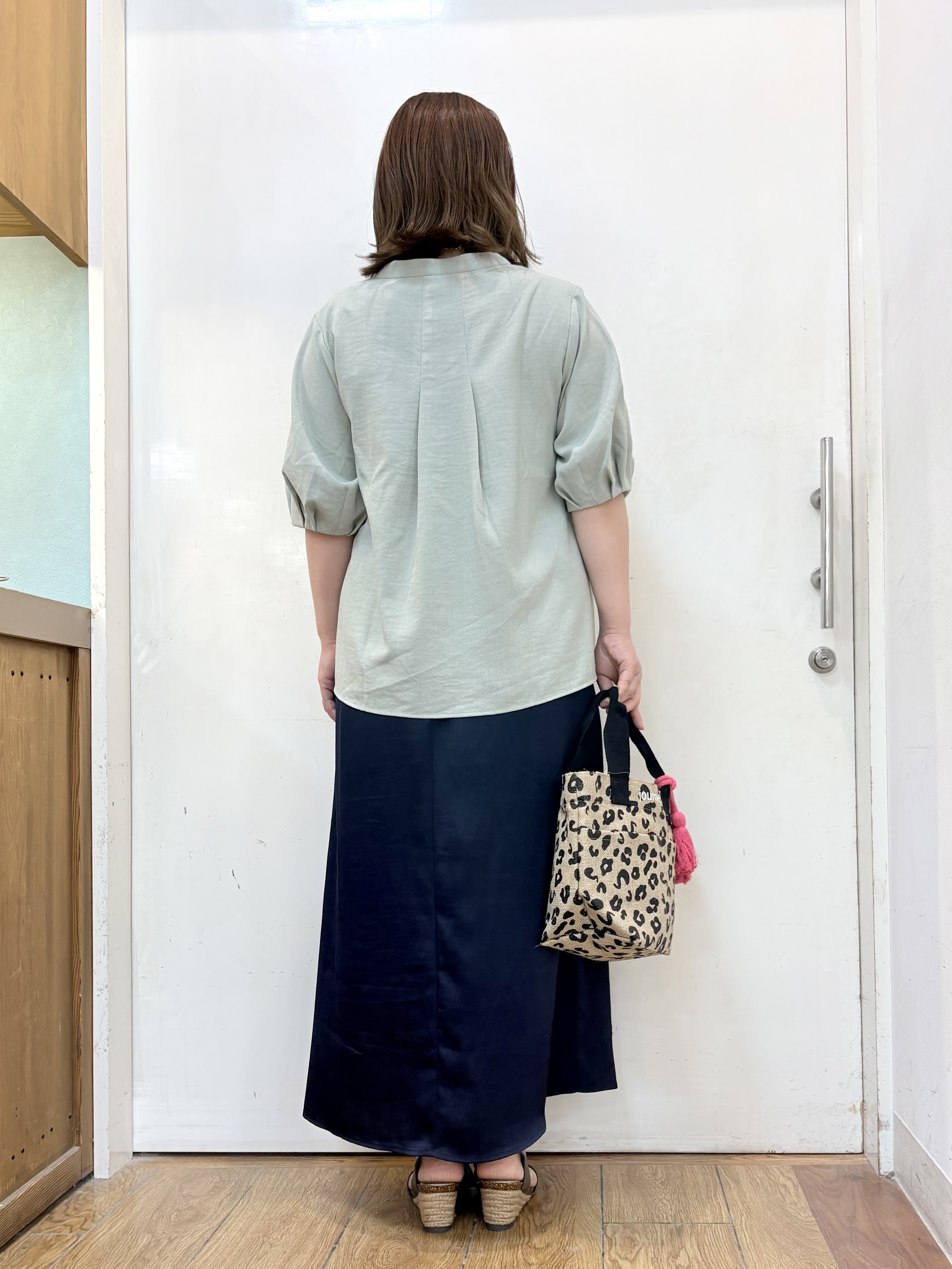 だいわさんの「SHOO･LA･RUE｜【高レビュー/洗濯後しわになりにくい/インせず着られる】自然に体型カバー 麻調ペプラムブラウス」を使ったコーディネート