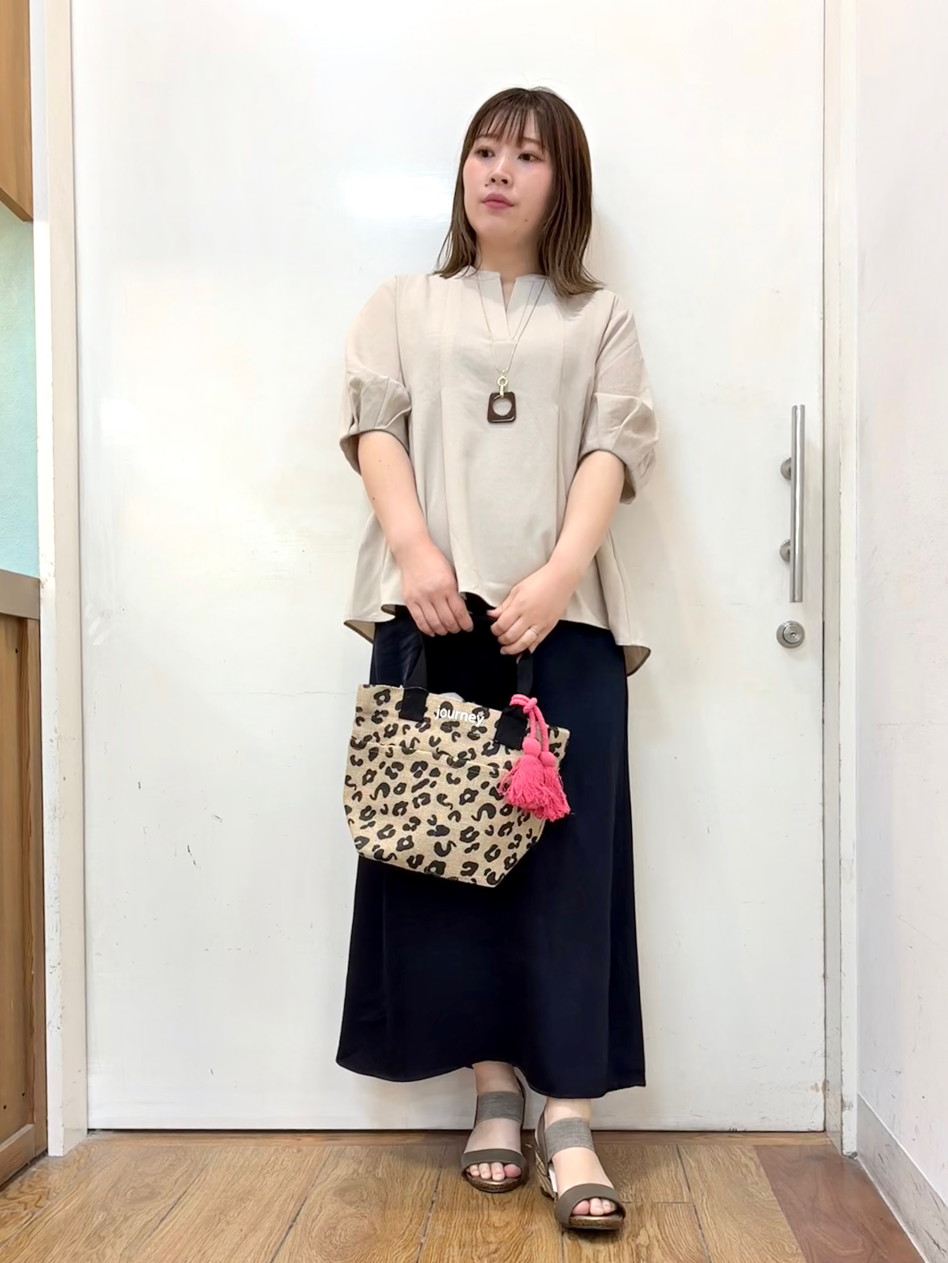 だいわさんの「SHOO･LA･RUE｜【高レビュー/洗濯後しわになりにくい/インせず着られる】自然に体型カバー 麻調ペプラムブラウス」を使ったコーディネート