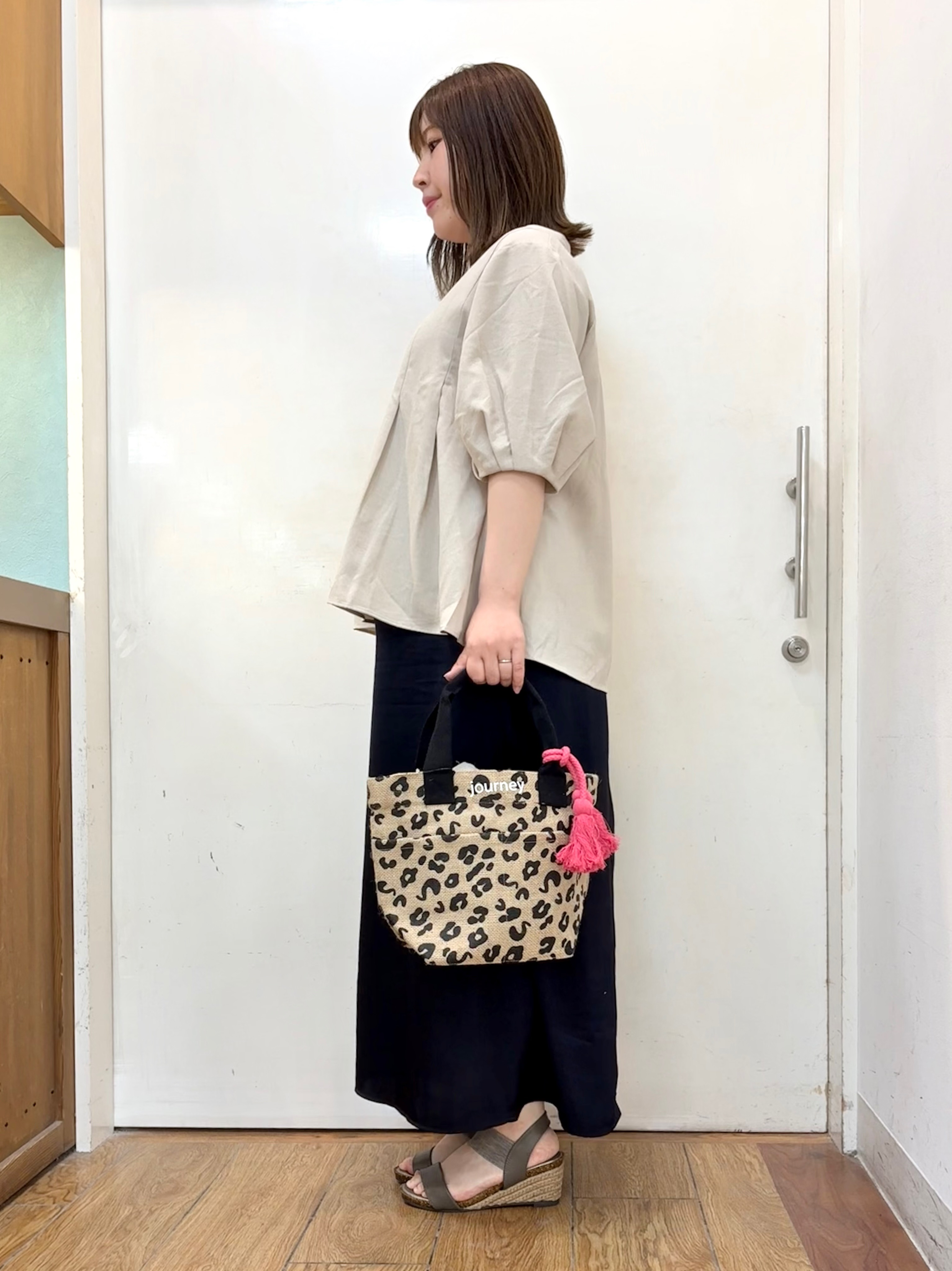 だいわさんの「SHOO･LA･RUE｜【高レビュー/洗濯後しわになりにくい/インせず着られる】自然に体型カバー 麻調ペプラムブラウス」を使ったコーディネート