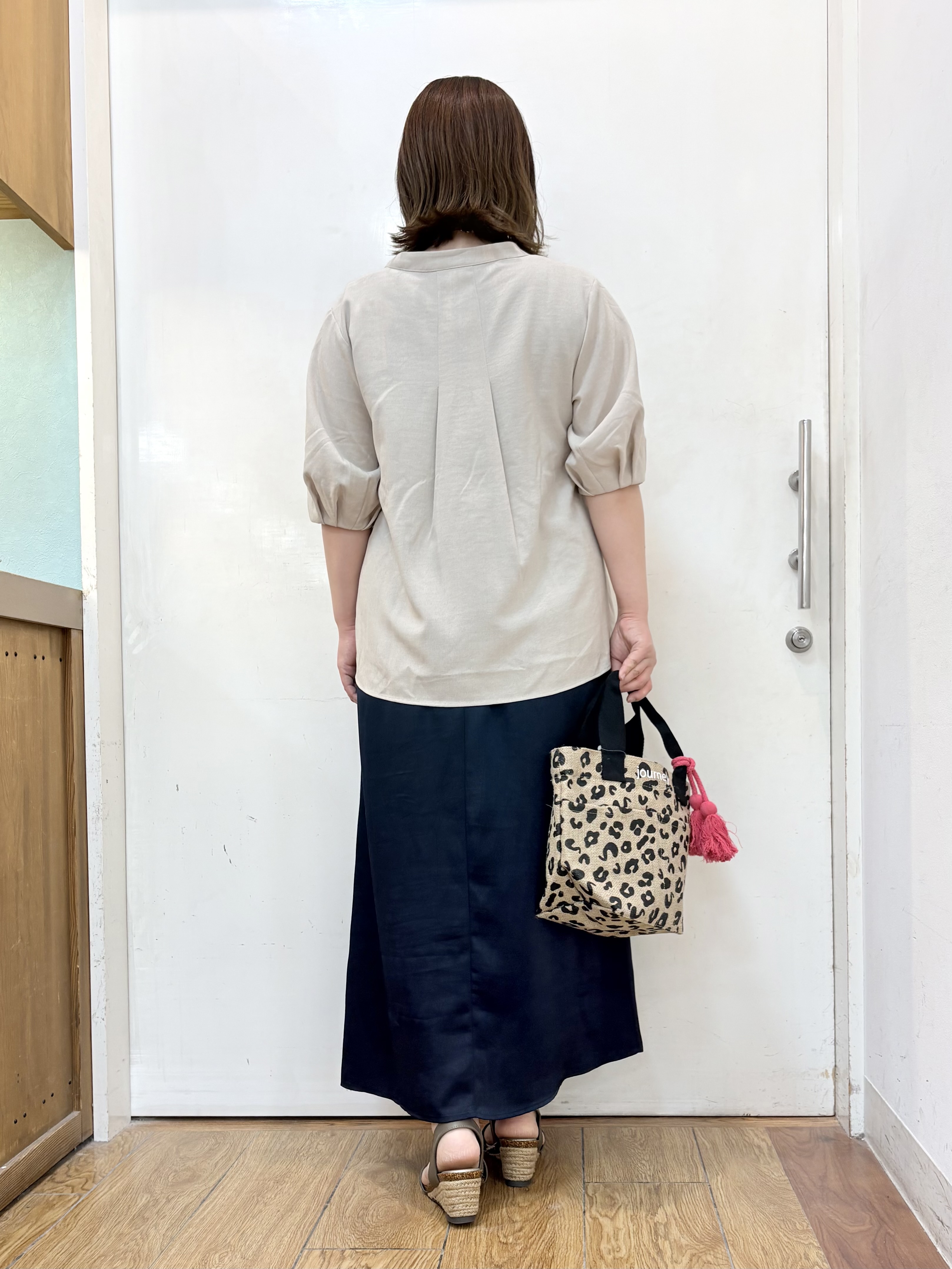 だいわさんの「SHOO･LA･RUE｜【高レビュー/洗濯後しわになりにくい/インせず着られる】自然に体型カバー 麻調ペプラムブラウス」を使ったコーディネート