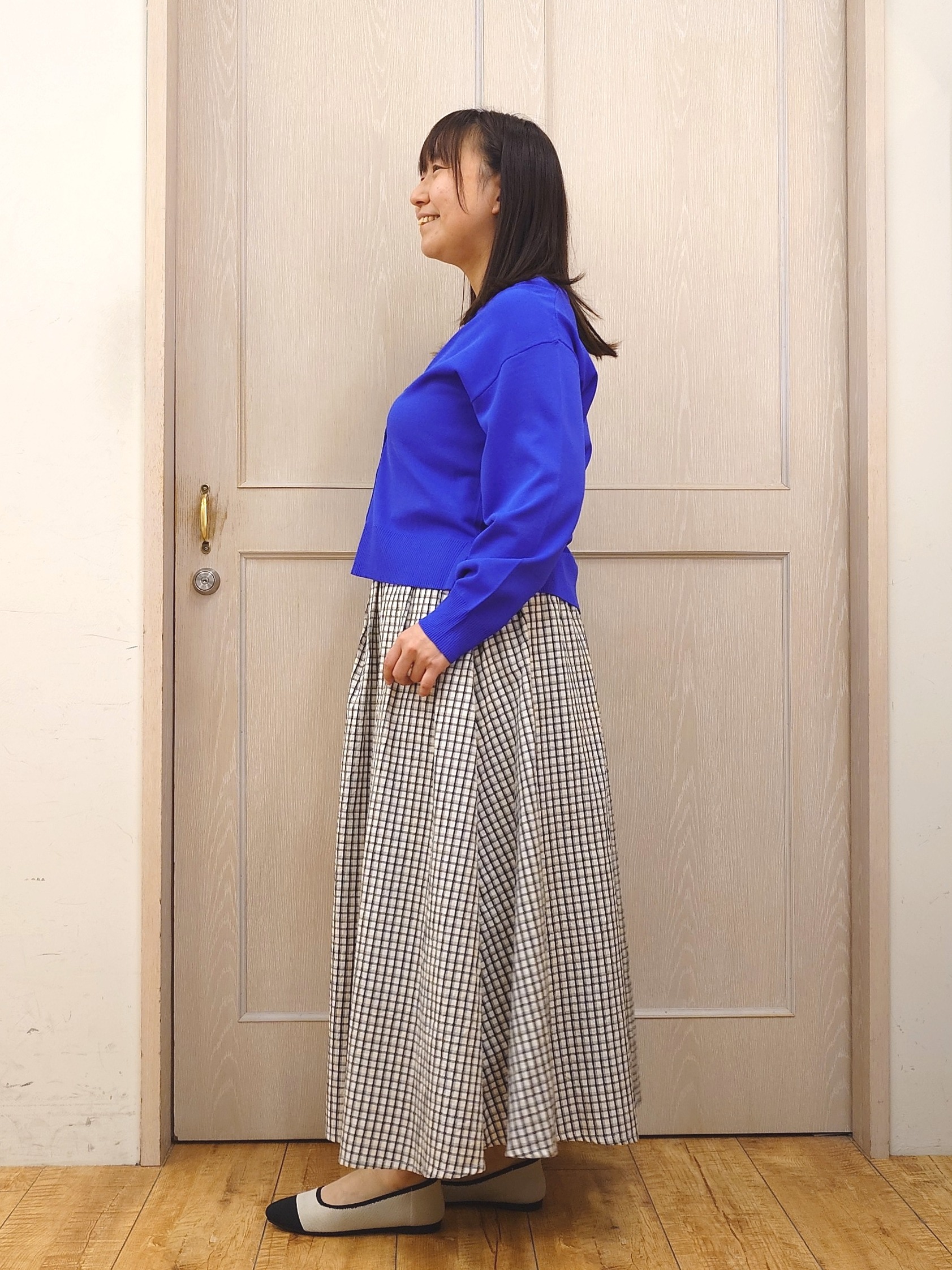 とろろさんの「SHOO･LA･RUE｜【洗濯機可/UV】さらっとしたタッチが心地よい ショート丈 Vネックカーディガン」を使ったコーディネート