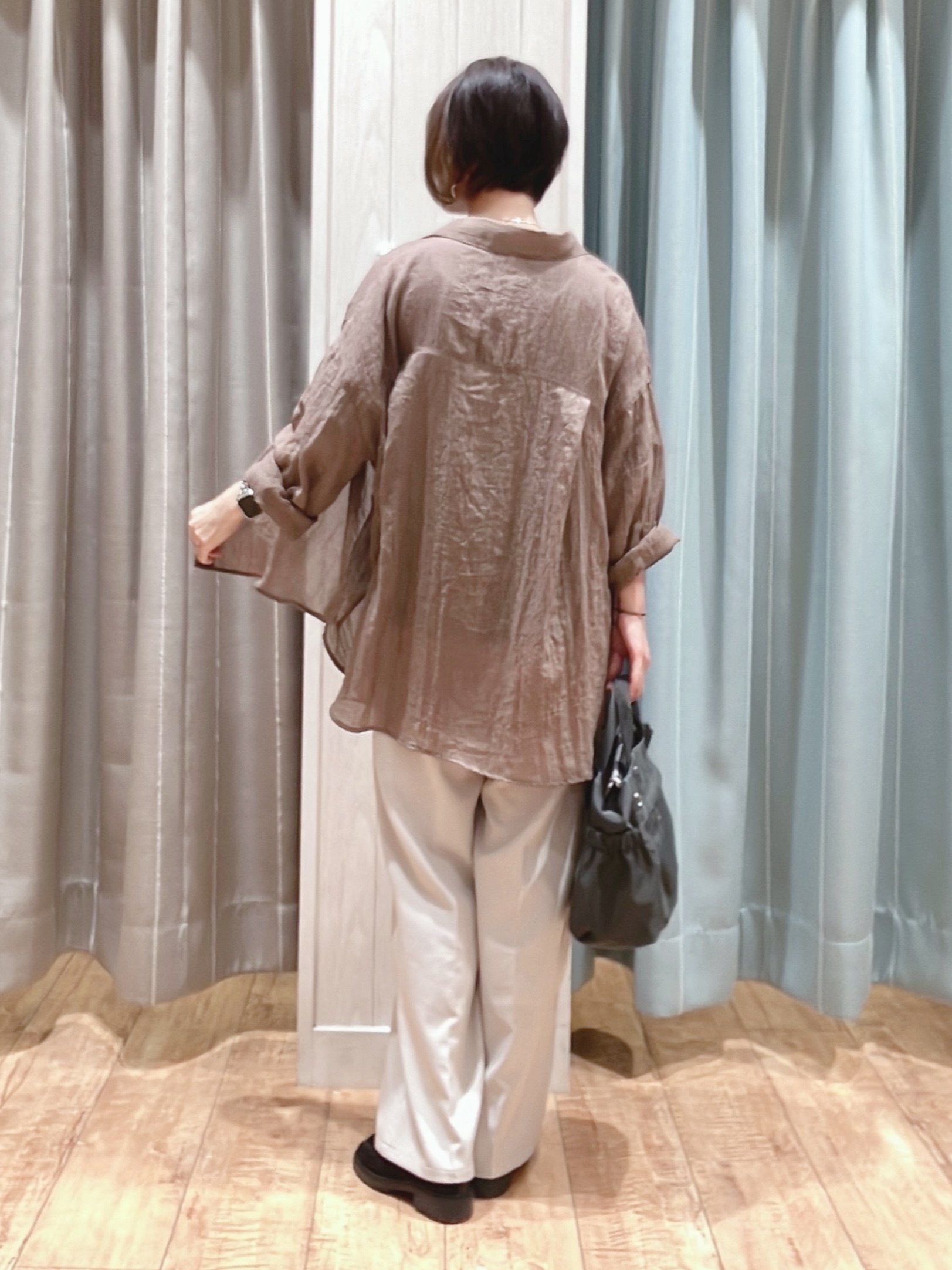 aaamiさんの「SHOO･LA･RUE｜【ひんやり/UV/S-LL】お袖ふんわり二の腕カバー ぷっくりラメプリントTシャツ」を使ったコーディネート