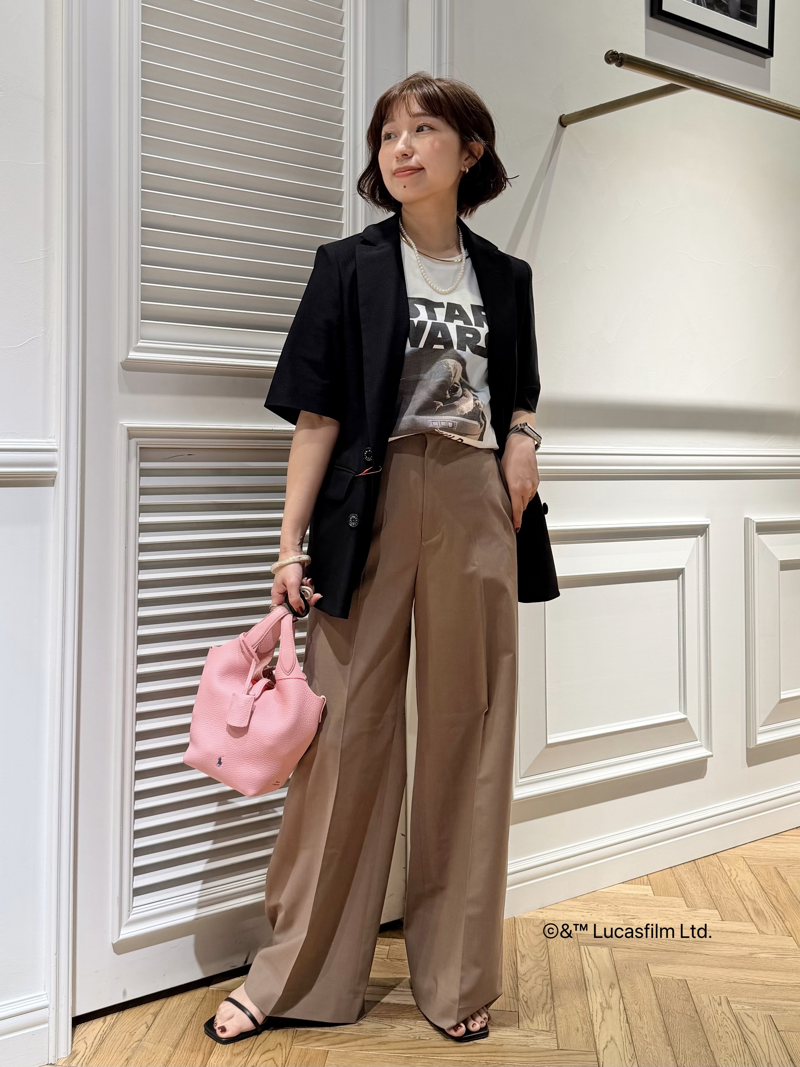 つじ まこさんの「DRESSTERIOR｜【接触冷感】STAR WARS カプセルグローグTシャツ」を使ったコーディネート