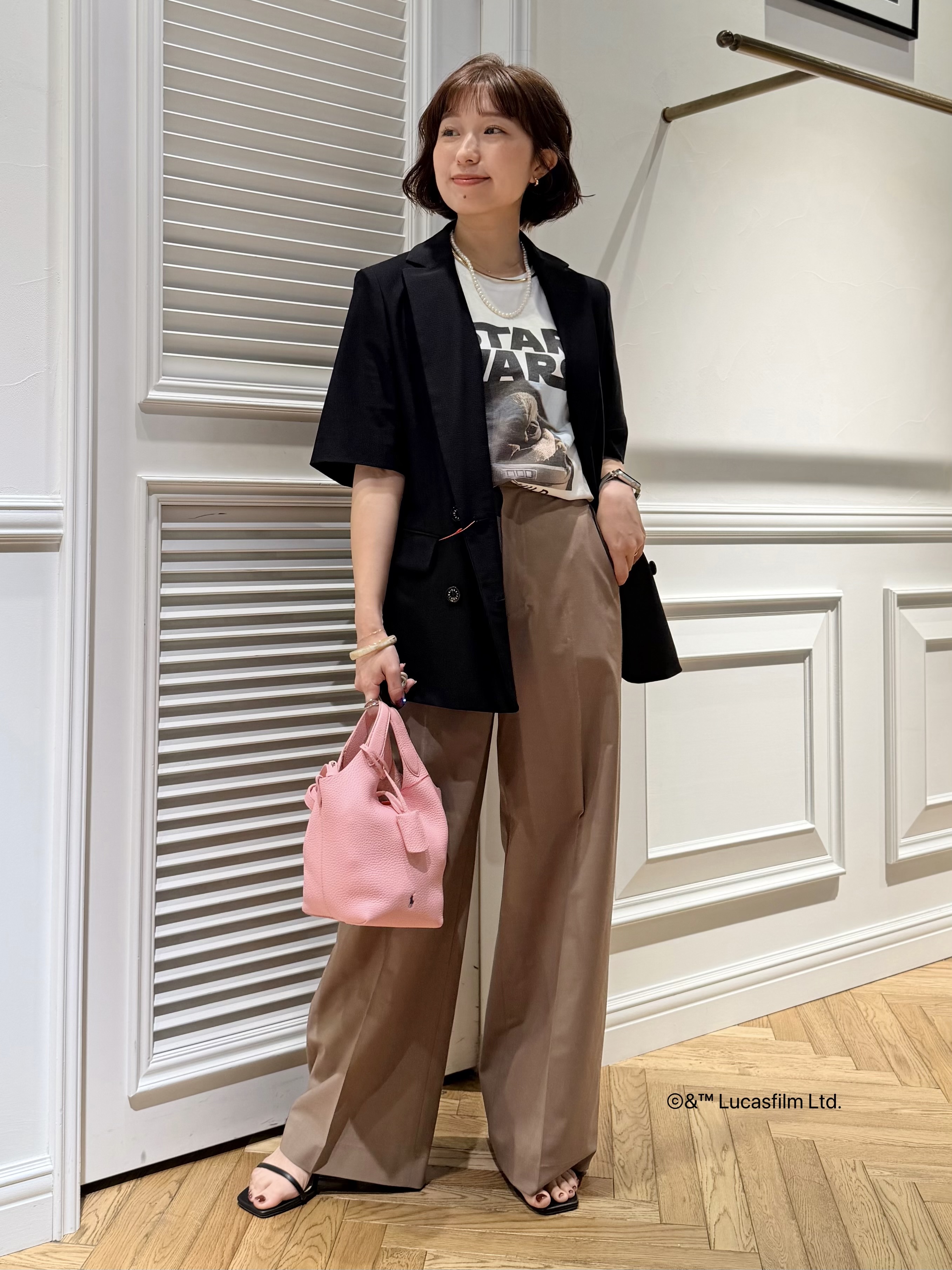 つじ まこさんの「DRESSTERIOR｜【接触冷感】STAR WARS カプセルグローグTシャツ」を使ったコーディネート
