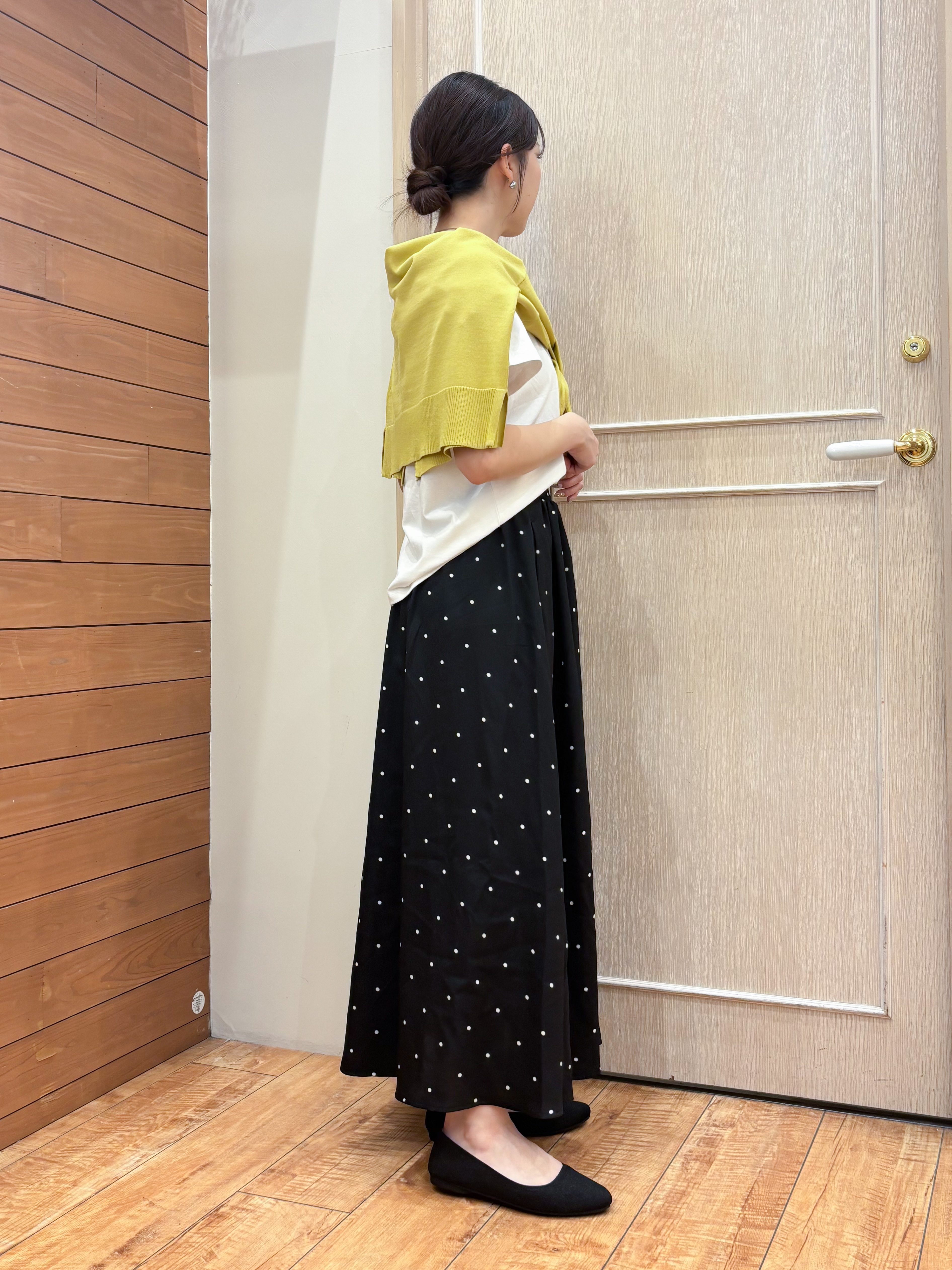 なみさんの「SHOO･LA･RUE｜【洗濯機可/UV】さらっとしたタッチが心地よい ショート丈 Vネックカーディガン」を使ったコーディネート