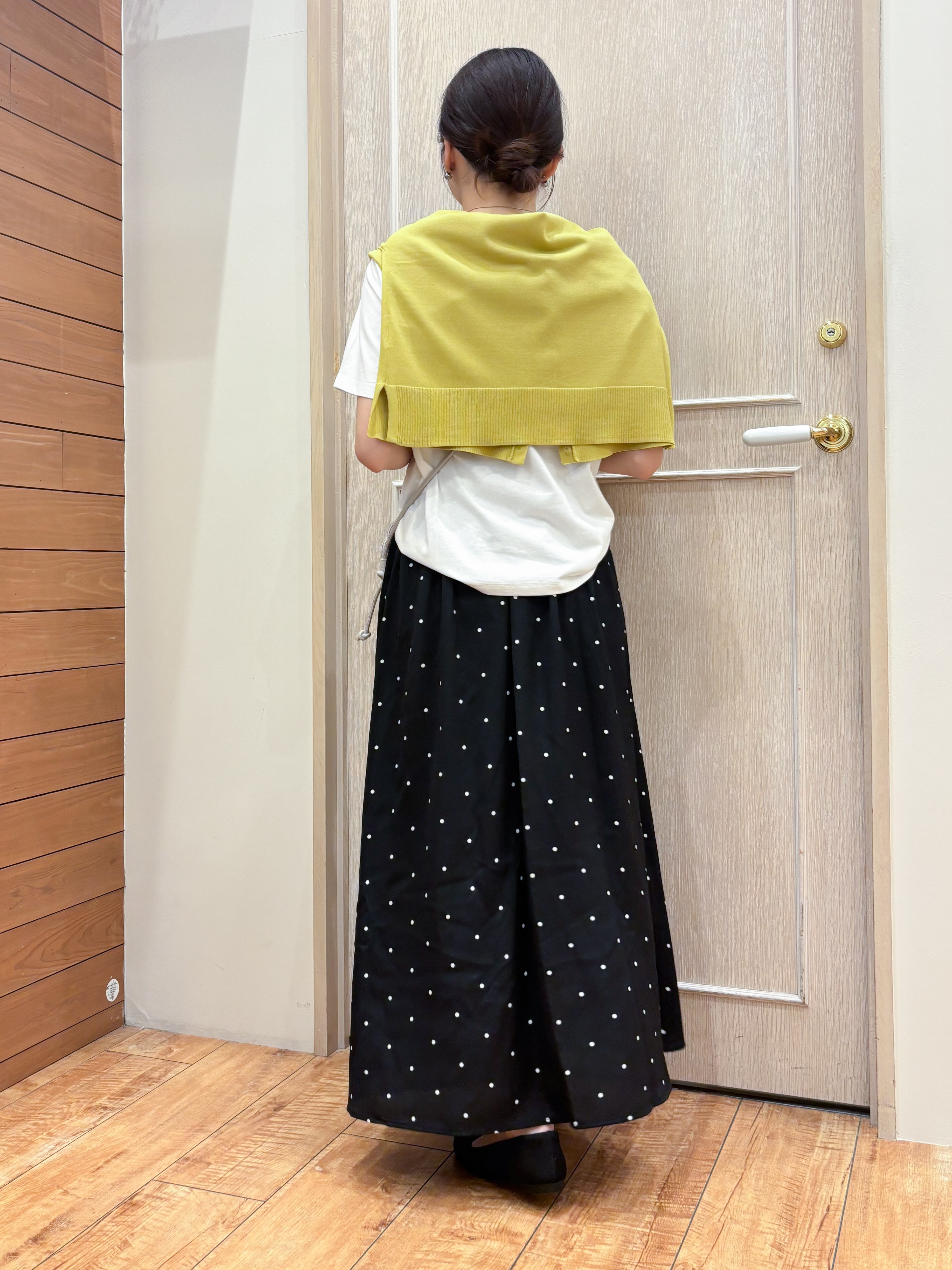 なみさんの「SHOO･LA･RUE｜【洗濯機可/UV】さらっとしたタッチが心地よい ショート丈 Vネックカーディガン」を使ったコーディネート