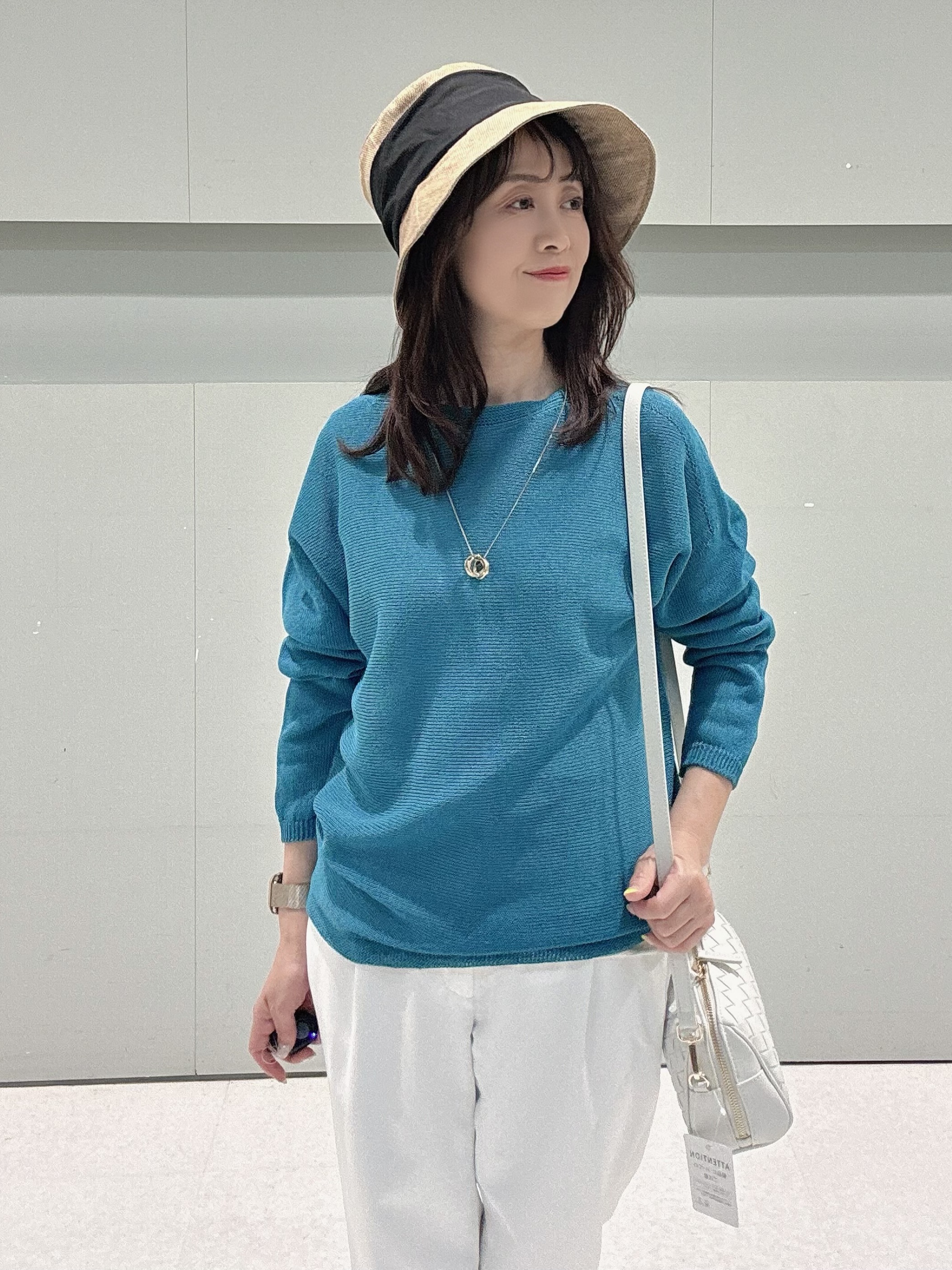 makiさんの「UNTITLED｜【8色展開/程よい透け感】ドライタッチボートネックニット」を使ったコーディネート