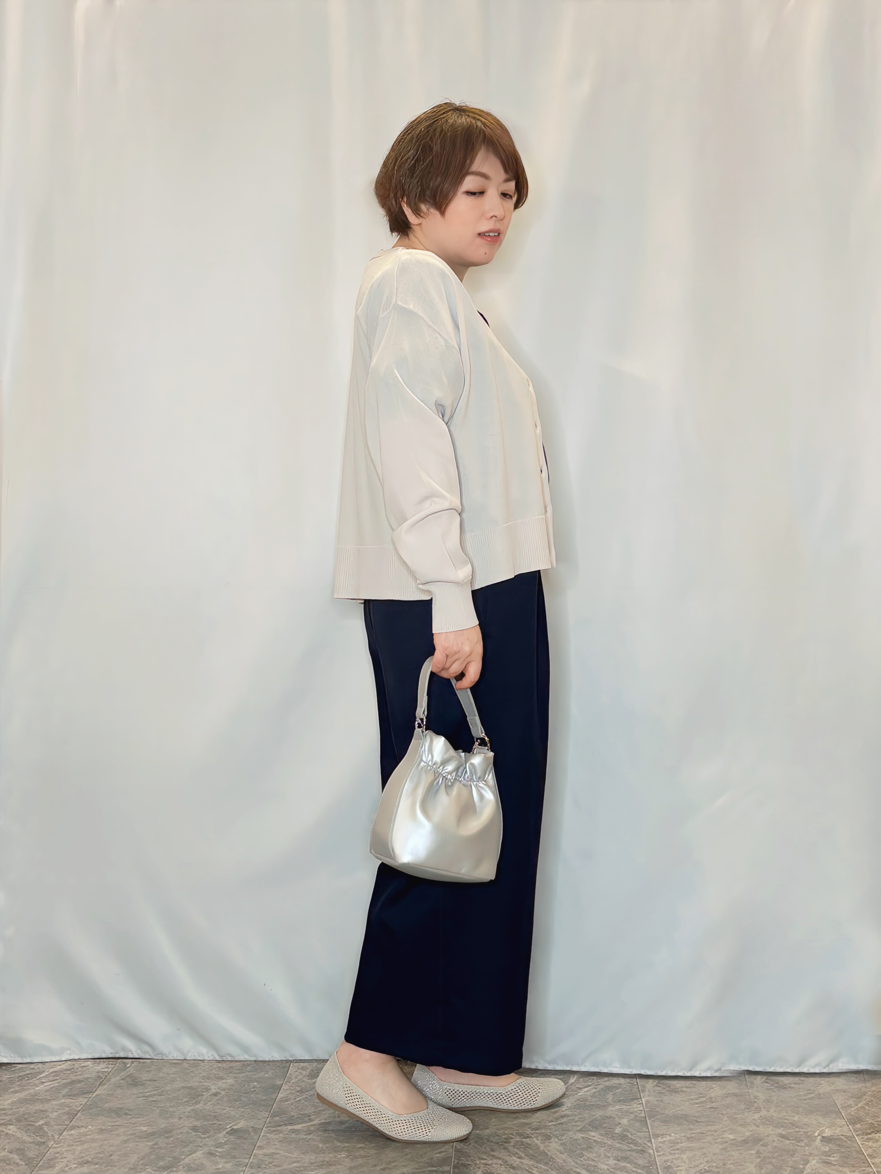 たみさんの「SHOO･LA･RUE｜【洗濯機可/UV】さらっとしたタッチが心地よい ショート丈 Vネックカーディガン」を使ったコーディネート