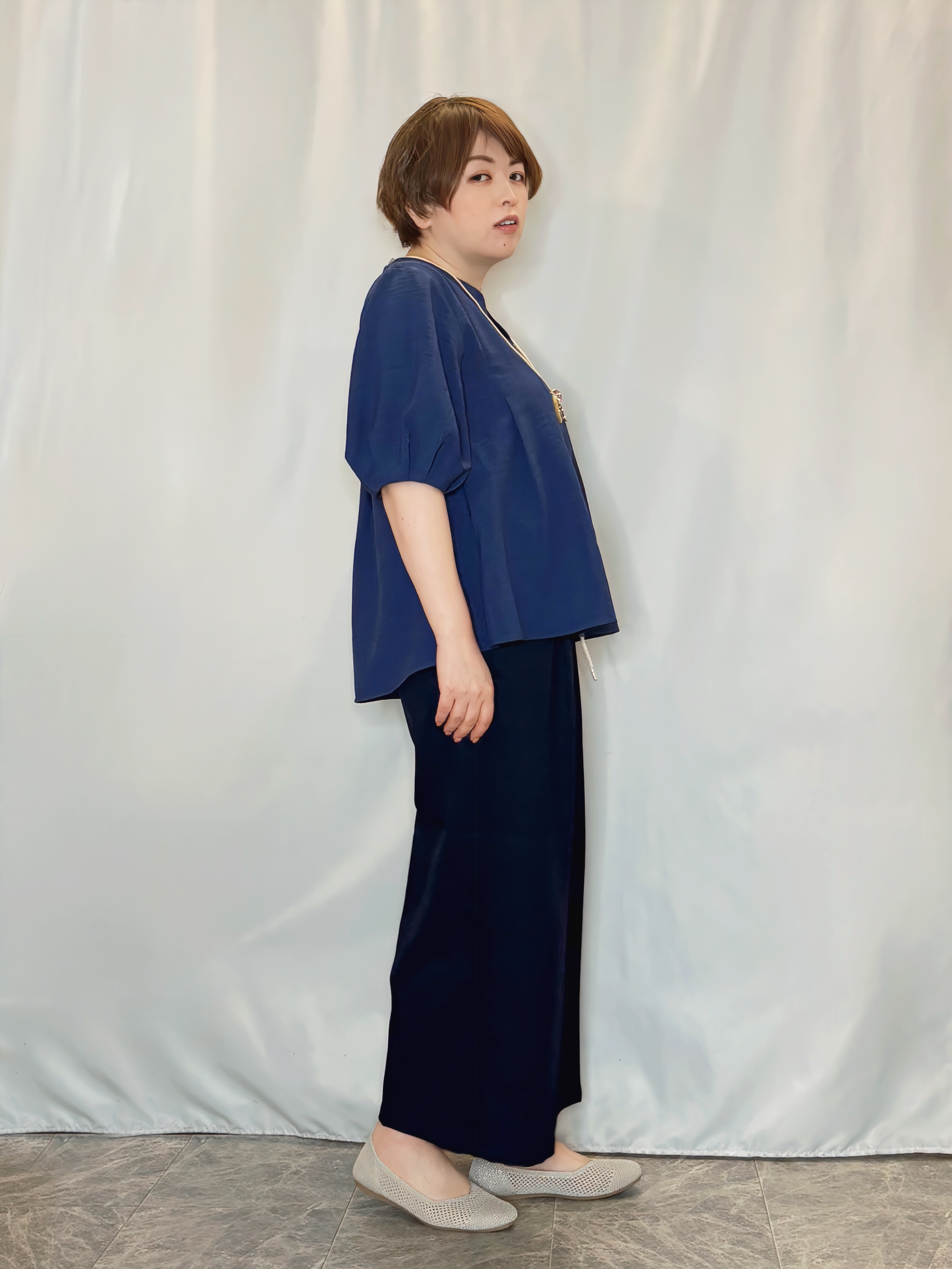 たみさんの「SHOO･LA･RUE｜【洗濯機可/UV】さらっとしたタッチが心地よい ショート丈 Vネックカーディガン」を使ったコーディネート