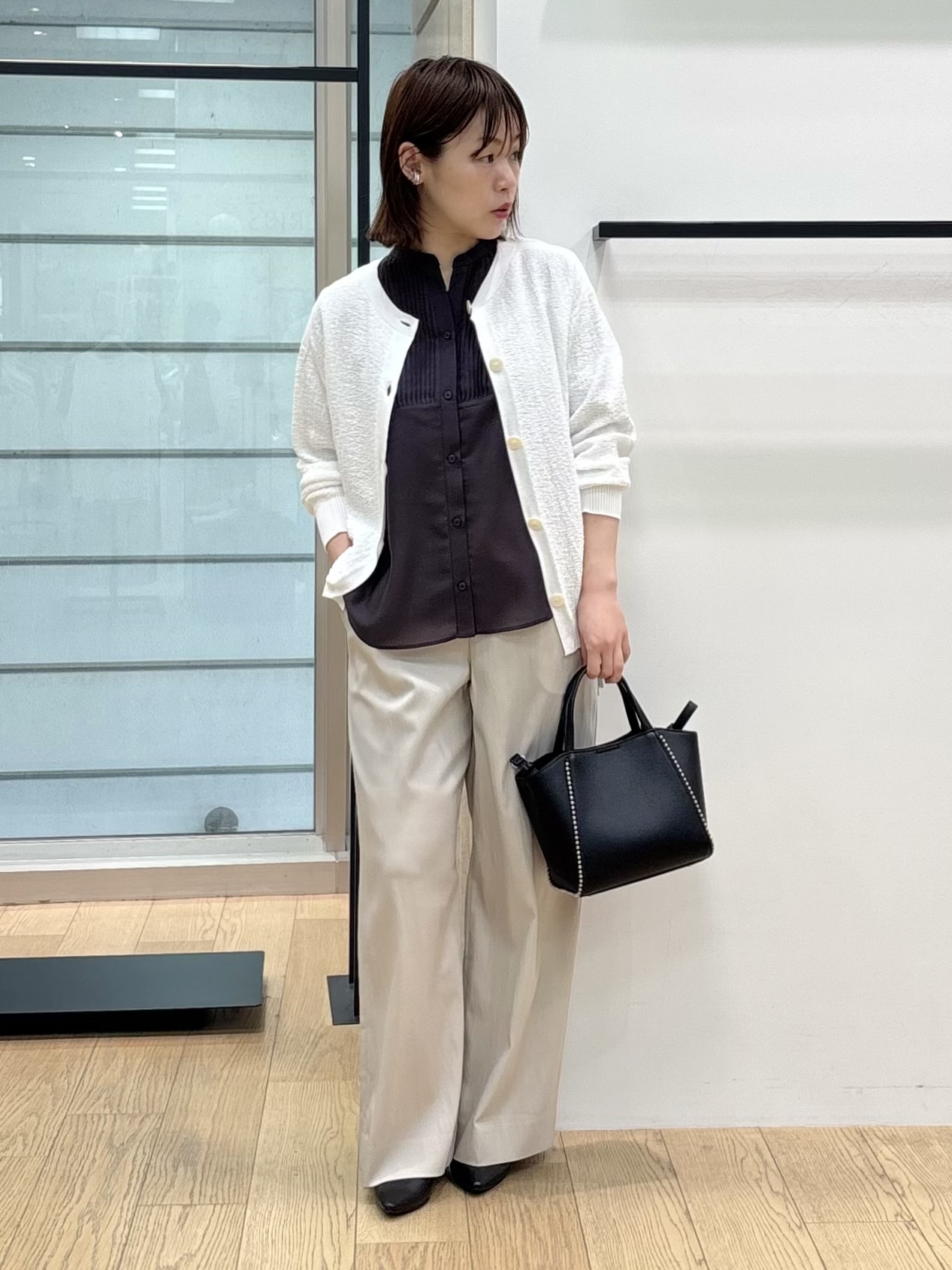 asamiさんの「INDIVI｜【接触冷感/洗える】シアーシャンブレーピンタックブラウス」を使ったコーディネート