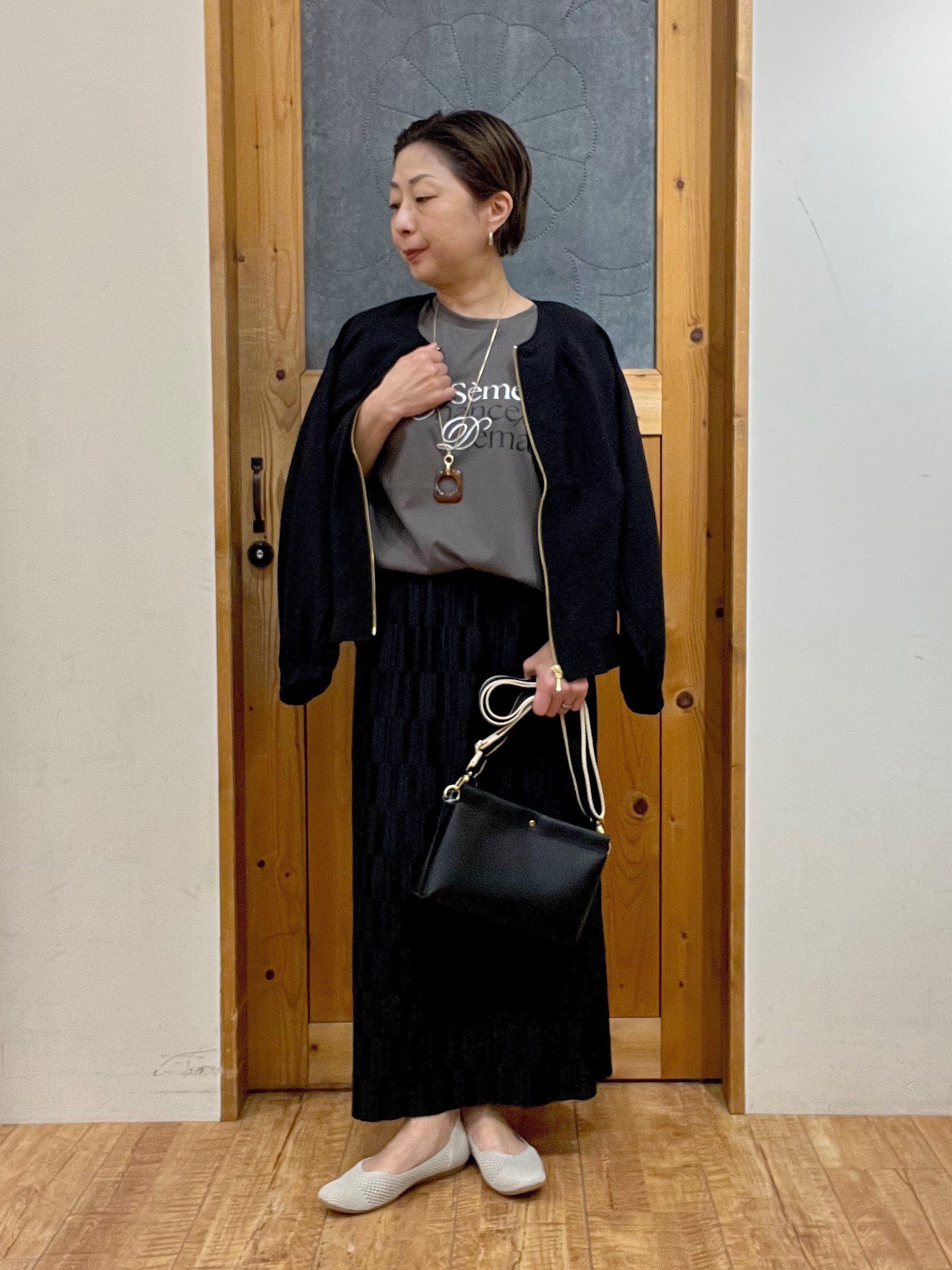ゆみさんの「SHOO･LA･RUE｜【ひんやり/UV/S-LL】お袖ふんわり二の腕カバー ぷっくりラメプリントTシャツ」を使ったコーディネート
