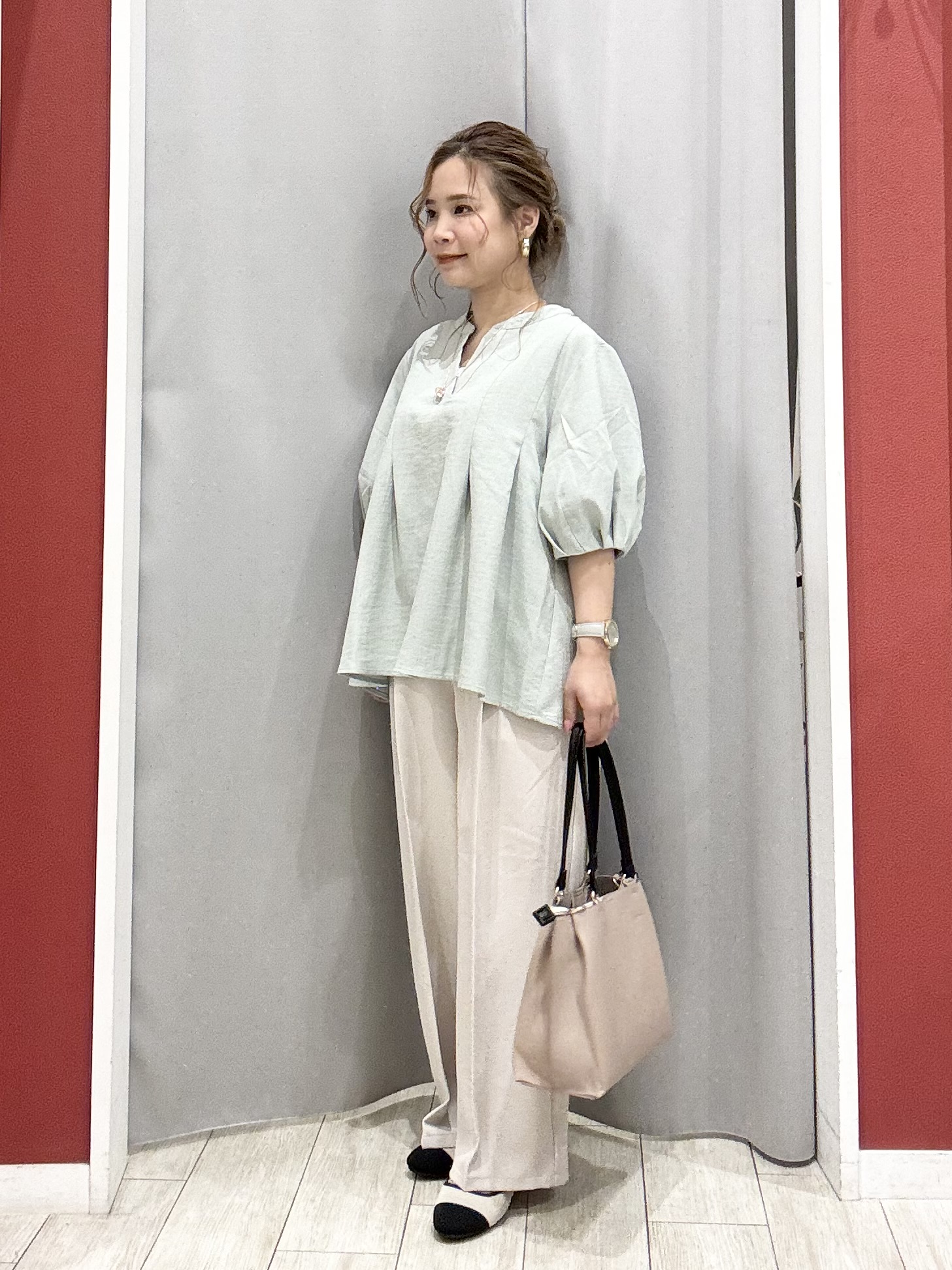shioさんの「SHOO･LA･RUE｜【高レビュー/洗濯後しわになりにくい/インせず着られる】自然に体型カバー 麻調ペプラムブラウス」を使ったコーディネート