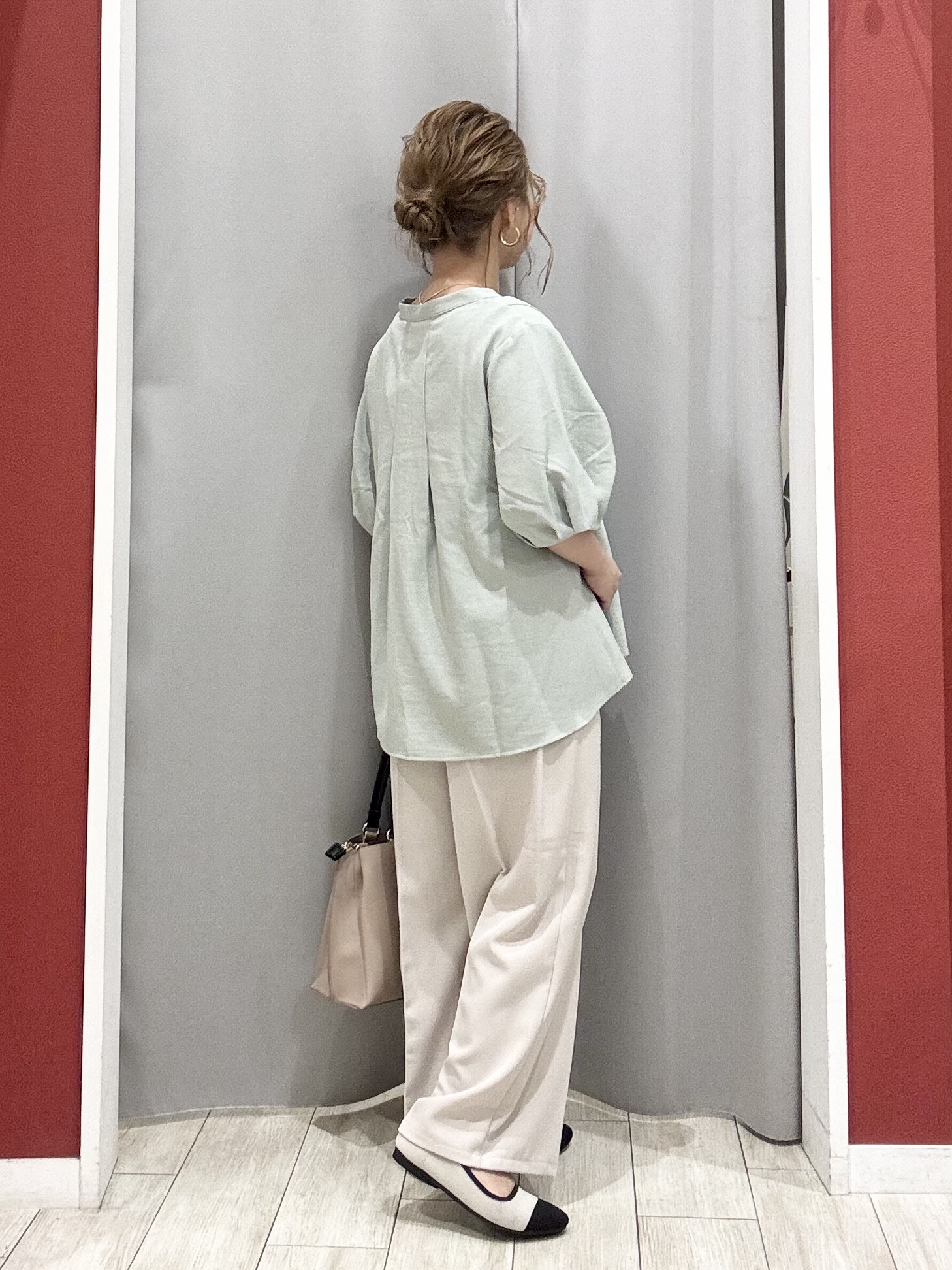 shioさんの「SHOO･LA･RUE｜【高レビュー/洗濯後しわになりにくい/インせず着られる】自然に体型カバー 麻調ペプラムブラウス」を使ったコーディネート